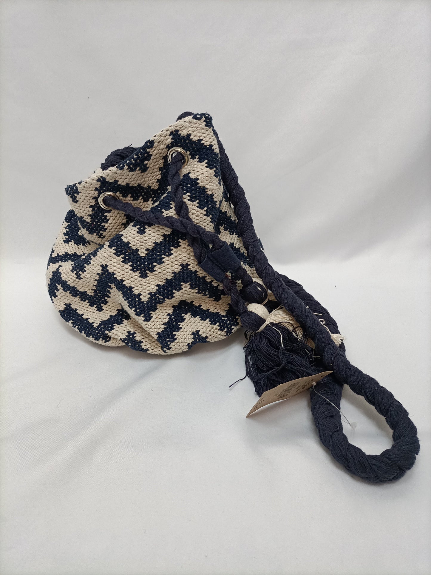 UNIT. Bolso azul y beige