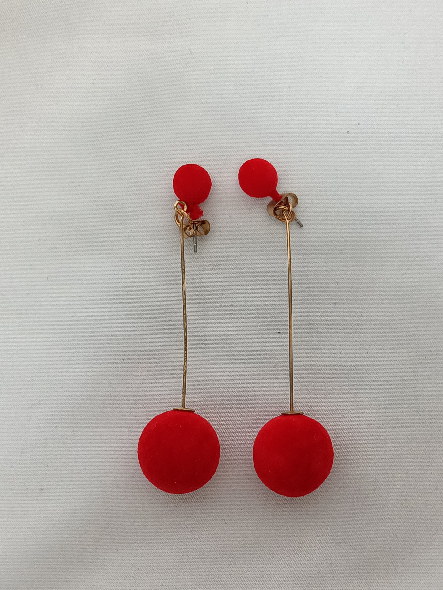 OTRAS. Pendientes bolas rojas