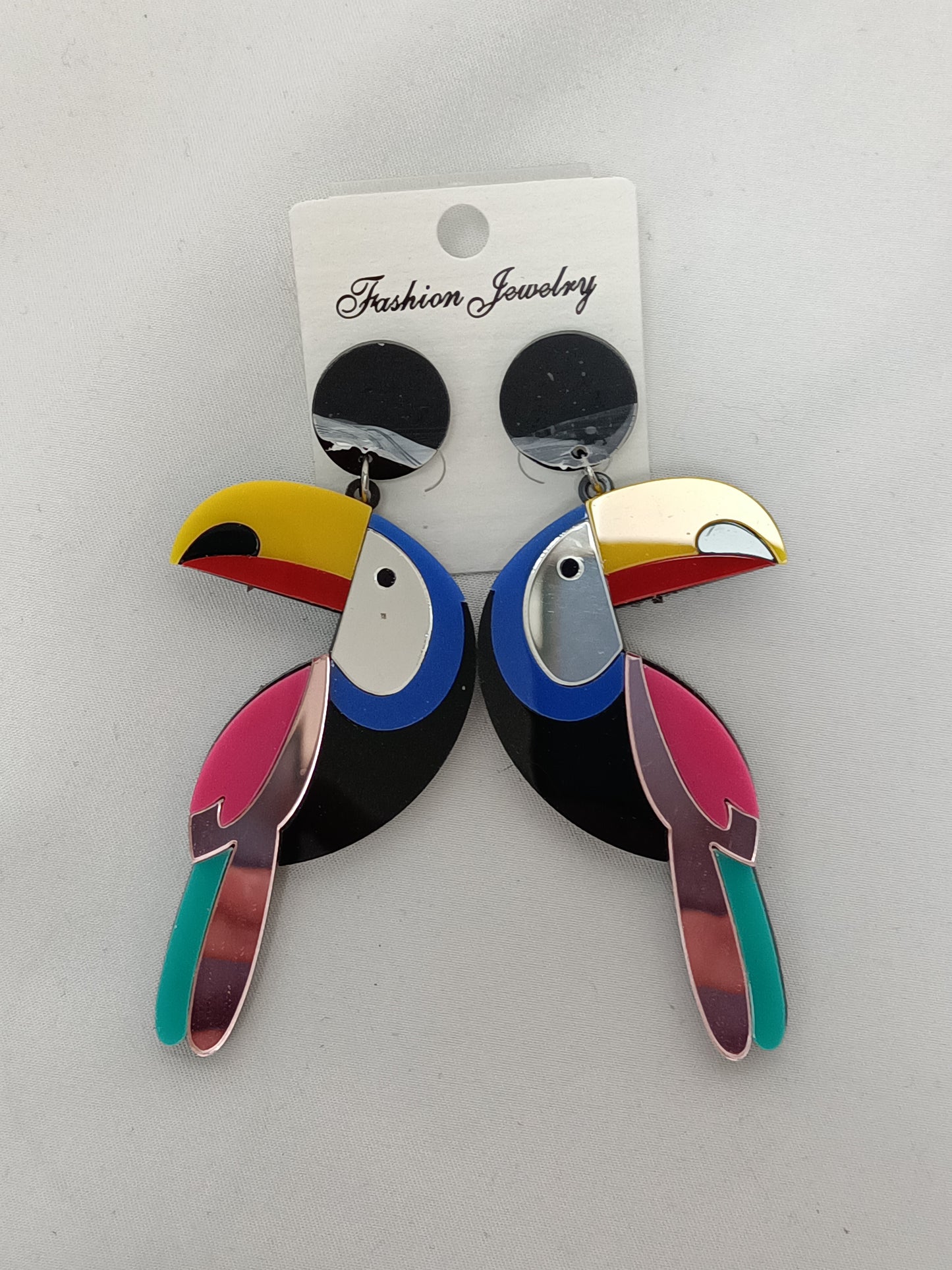 OTRAS. Pendientes tucán