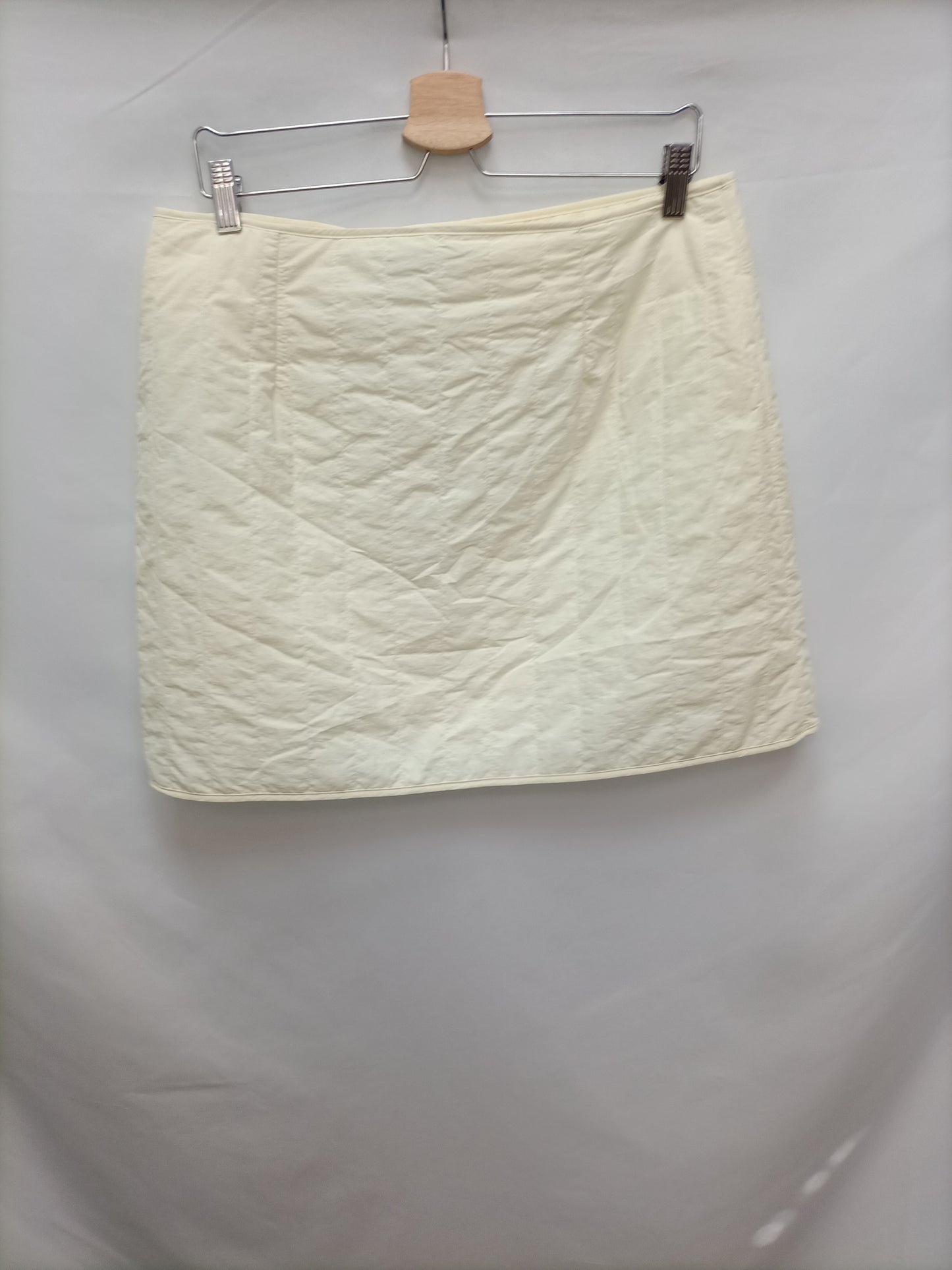 ZARA. Falda corta beige T.xl