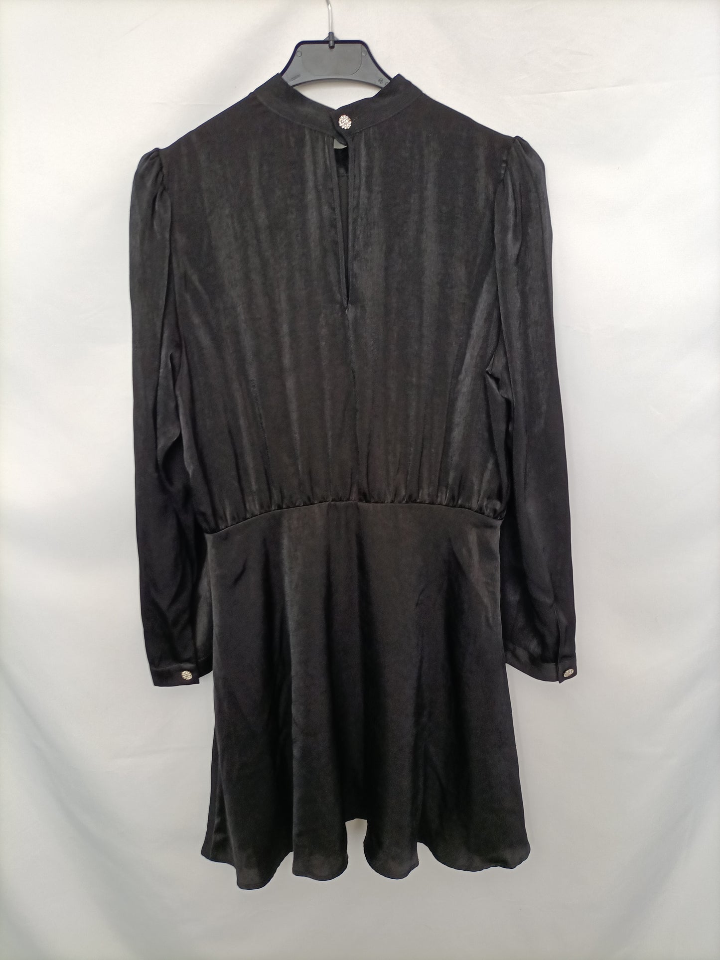 ZARA. Vestido corto negro T.l