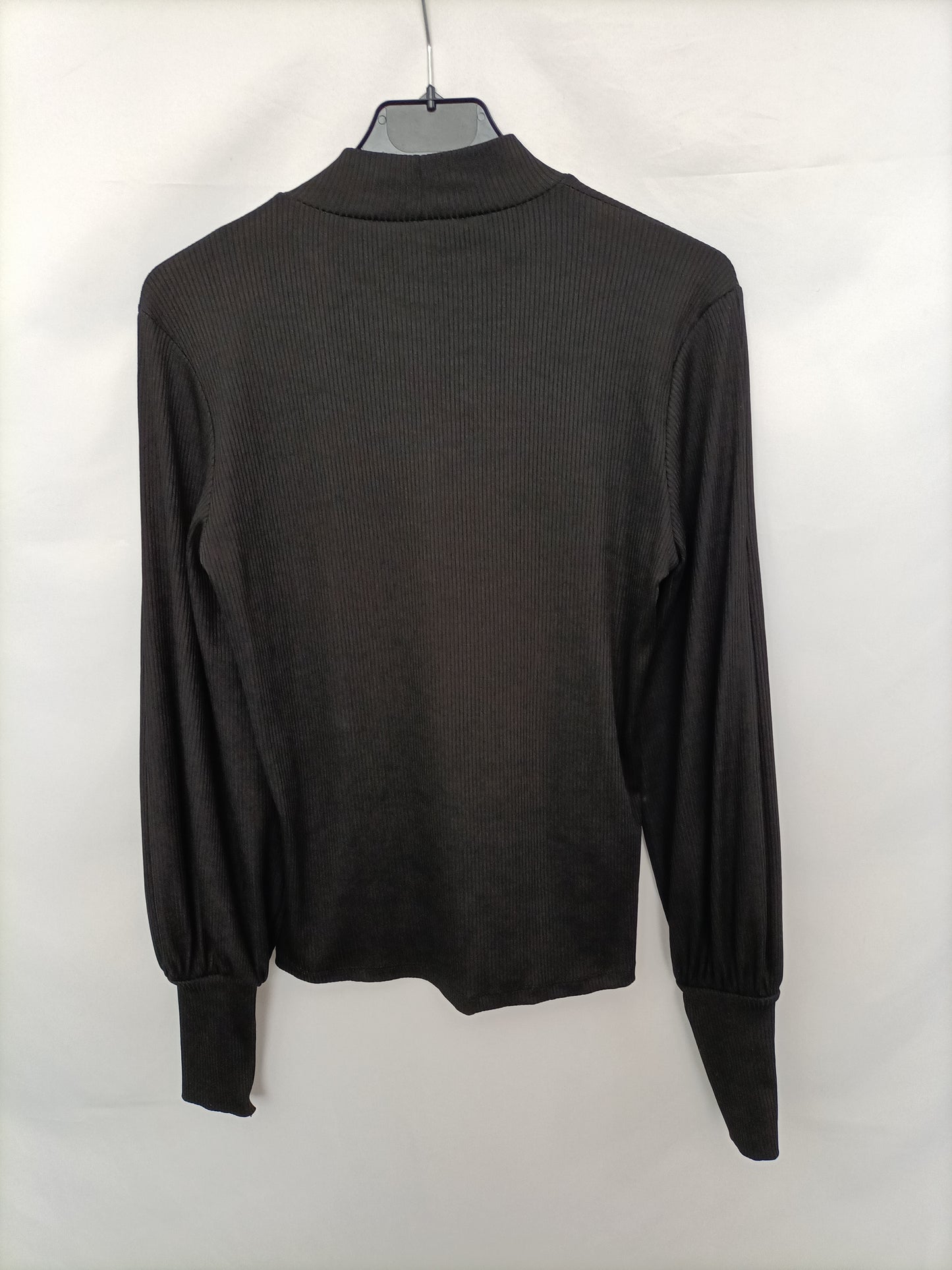 STRADIVARIUS. Top negro canalé T.m