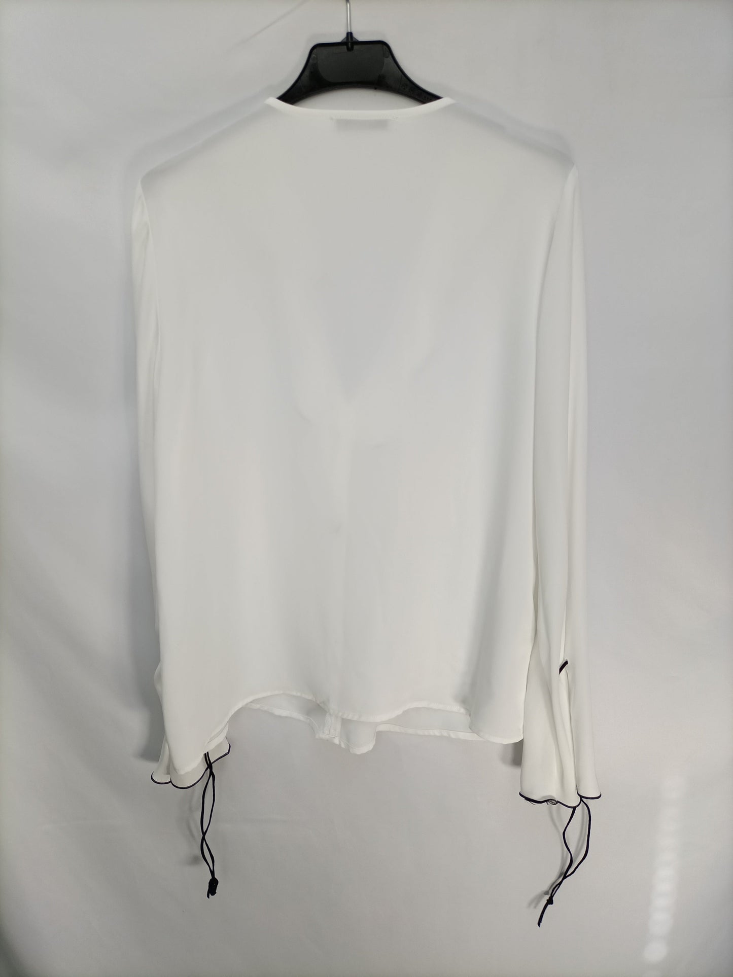 MANGO. Blusa blanca volante T.s