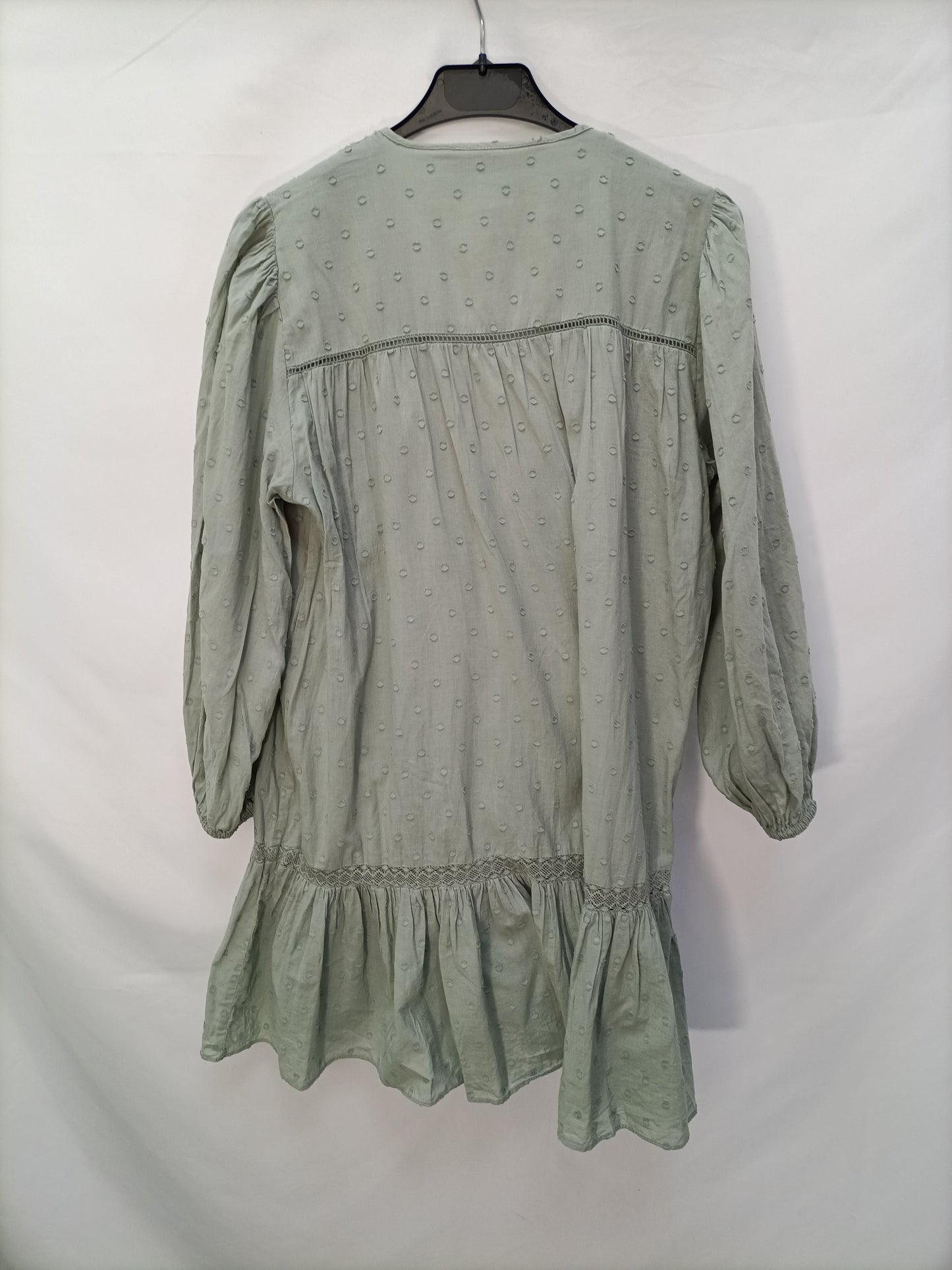 ZARA. Vestido verde plumeti T.xs