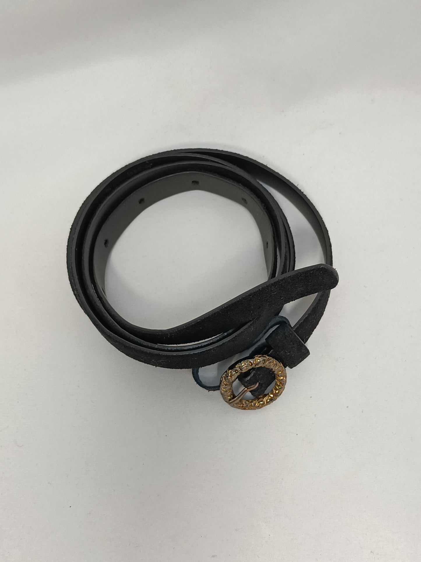 INTROPIA. Black leather belt.