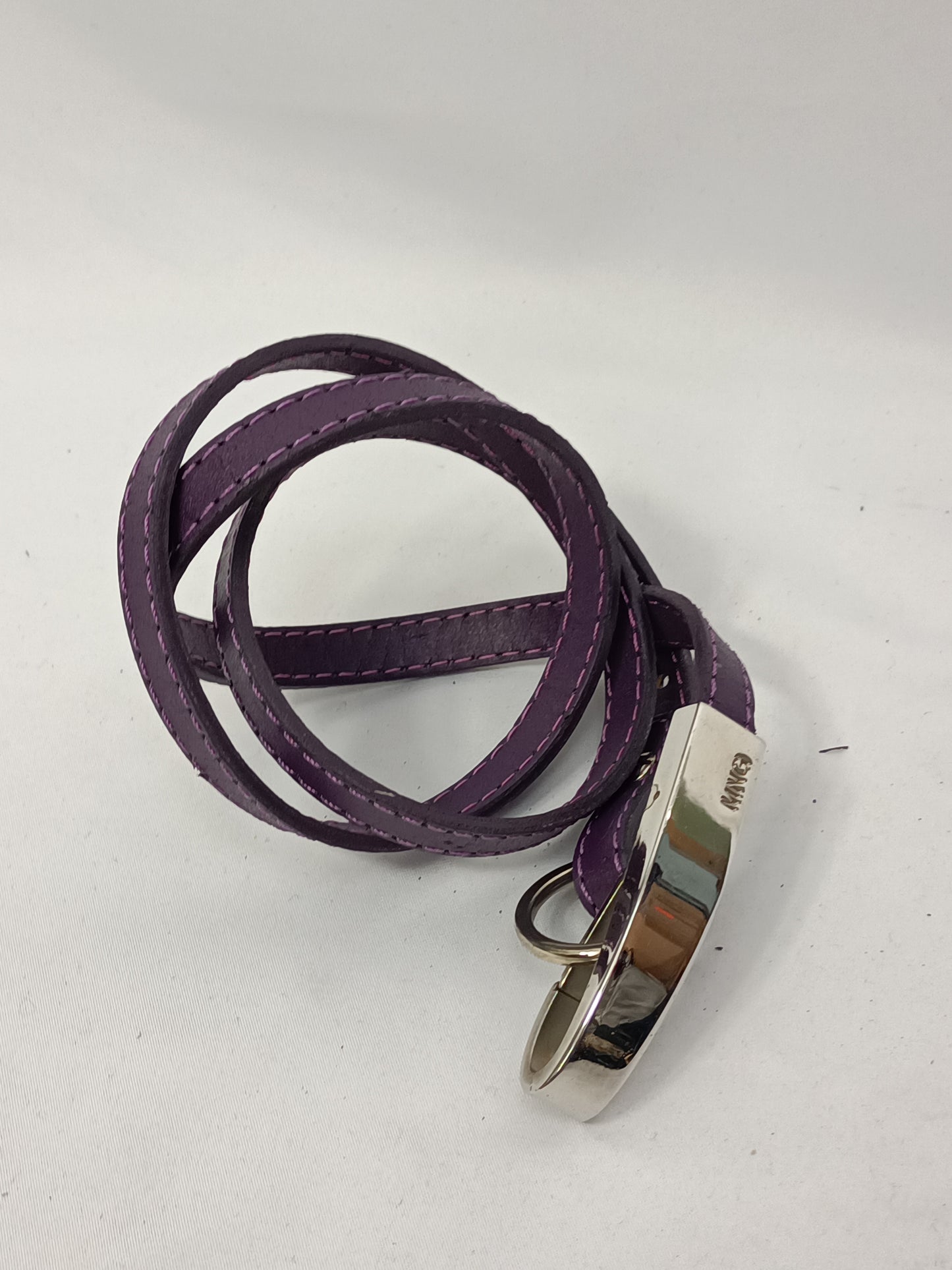 MANGO. Cinturón fino morado T.90