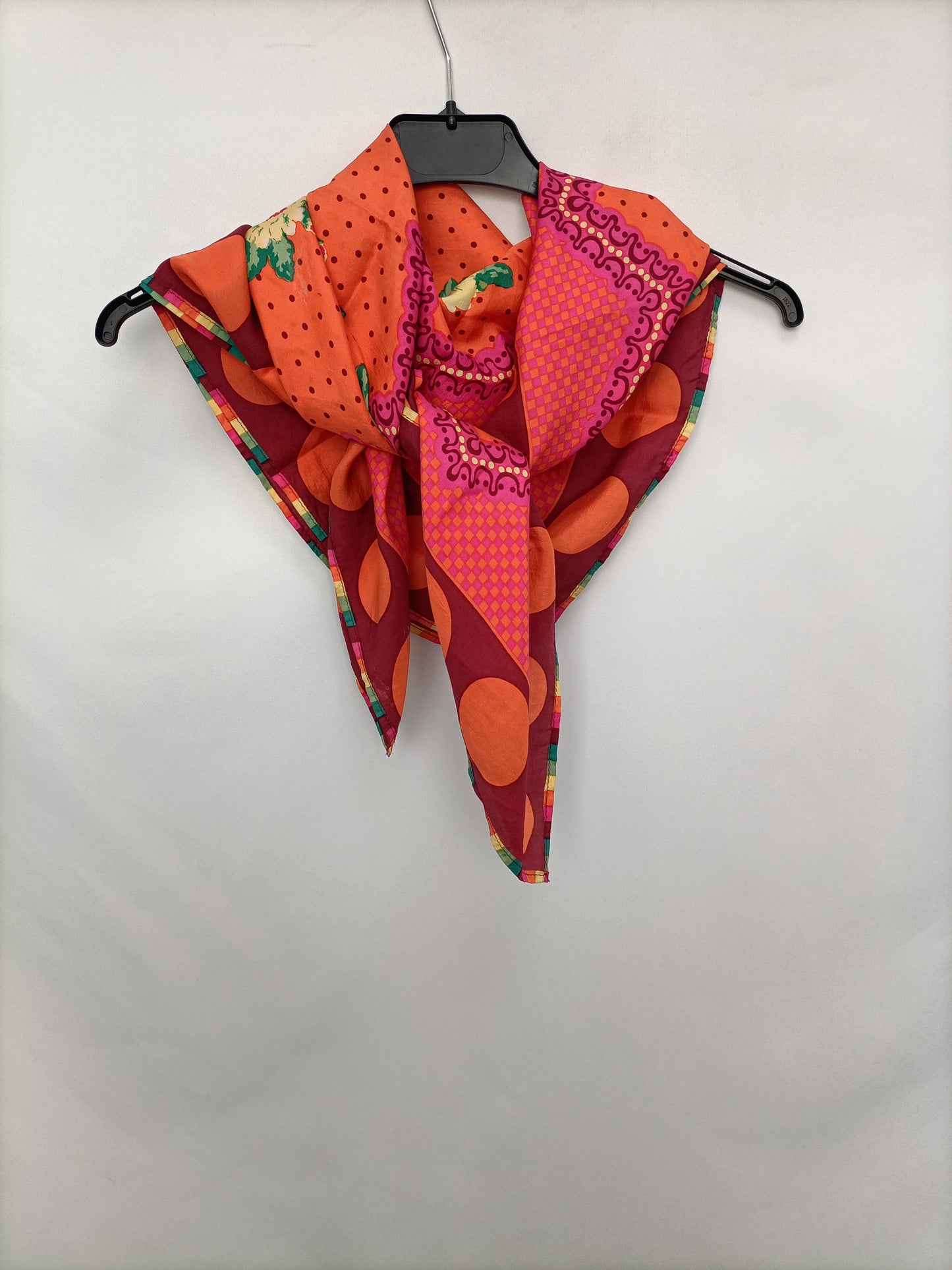 OTRAS. Pañuelo lunares y flores