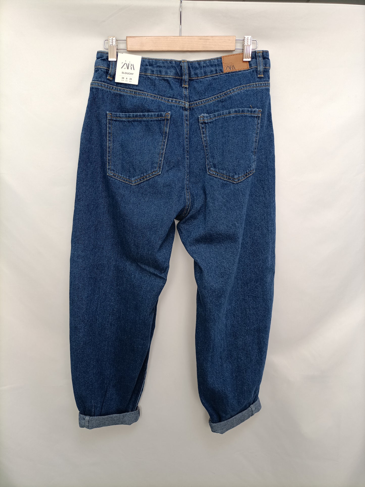 ZARA. Pantalón slouchy T.38