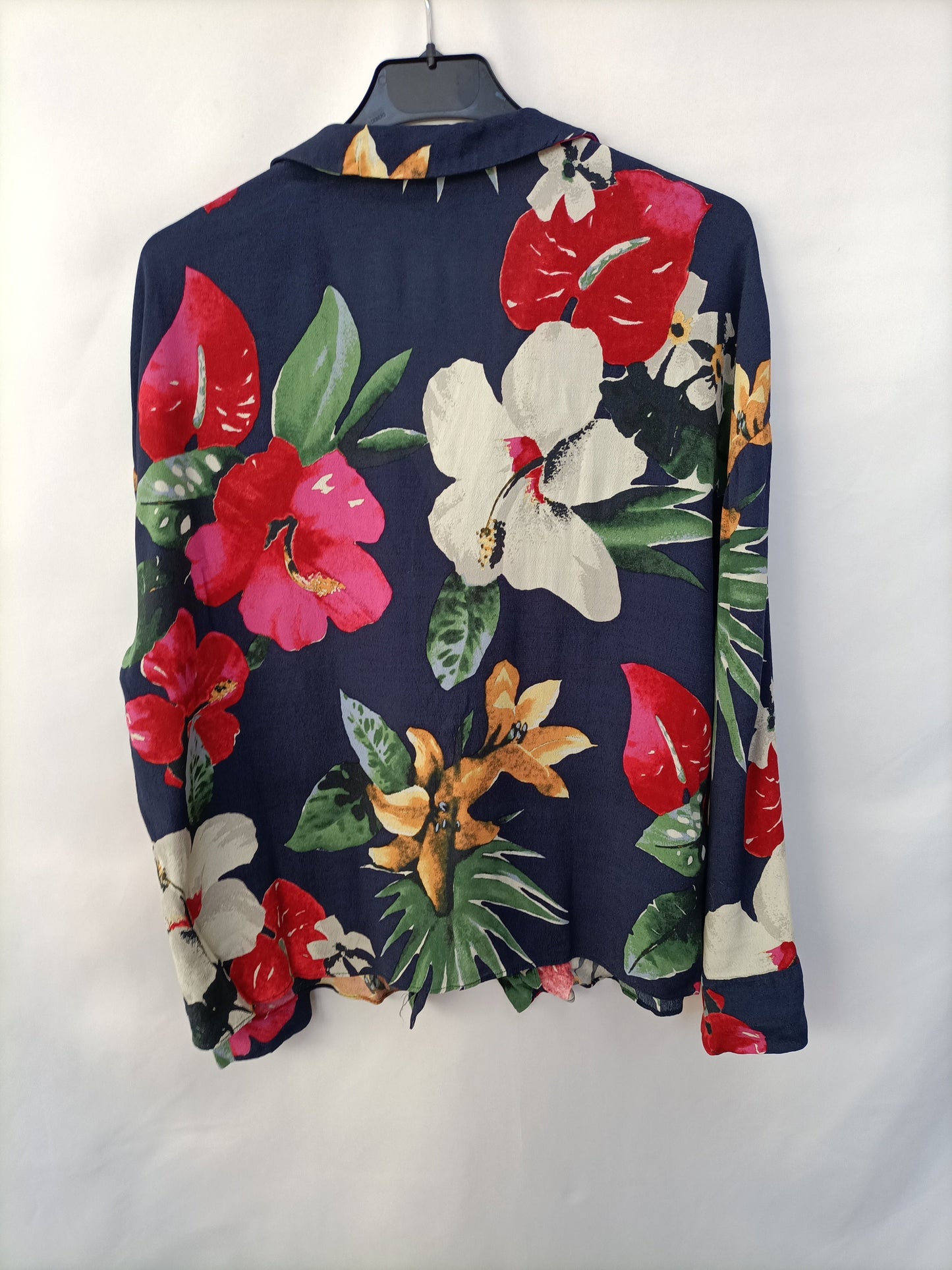ZARA. Blusa azul flores T.s