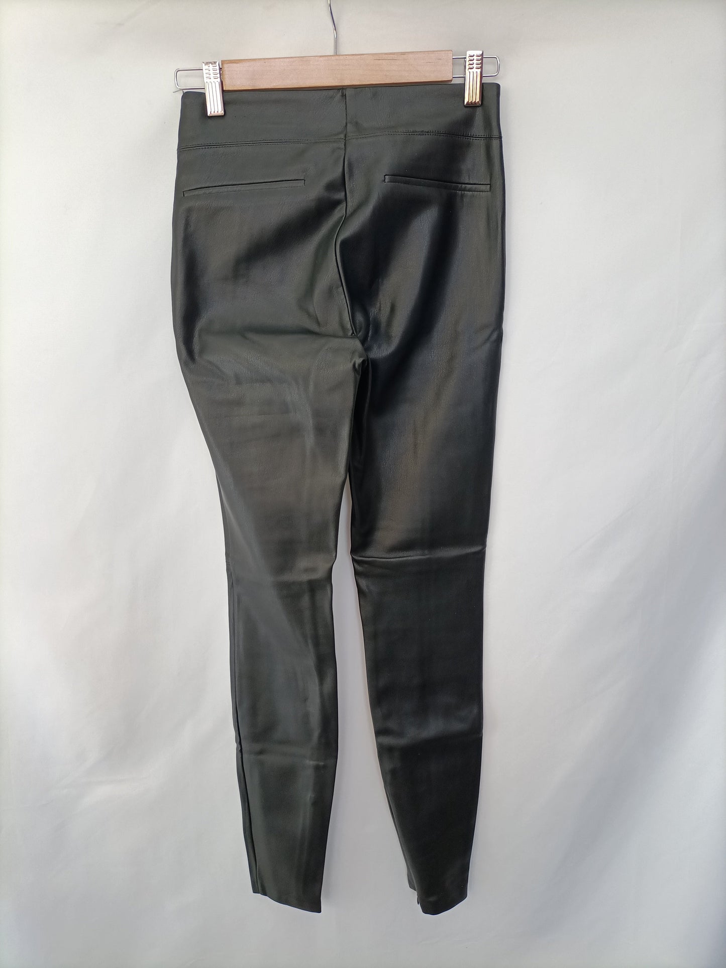 ZARA. Legginsg negros T.xs