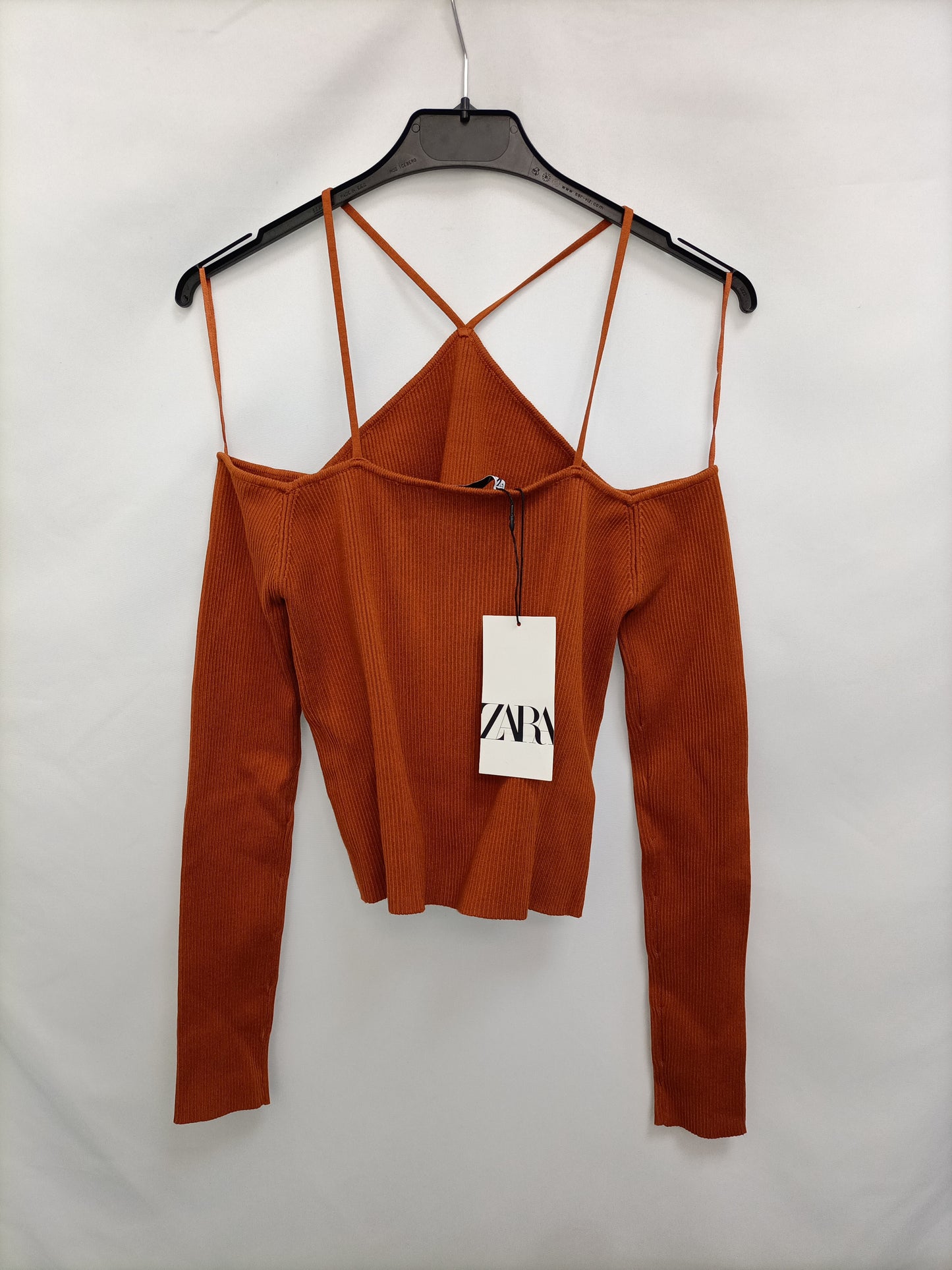 ZARA. Ribbed tile top Tm