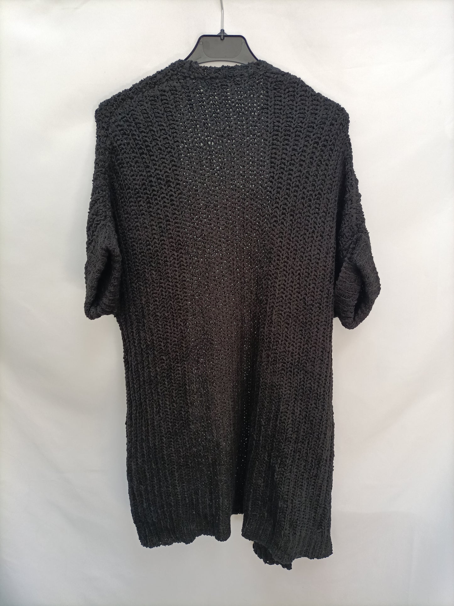BERSHKA. Cardigan negro punto T.s