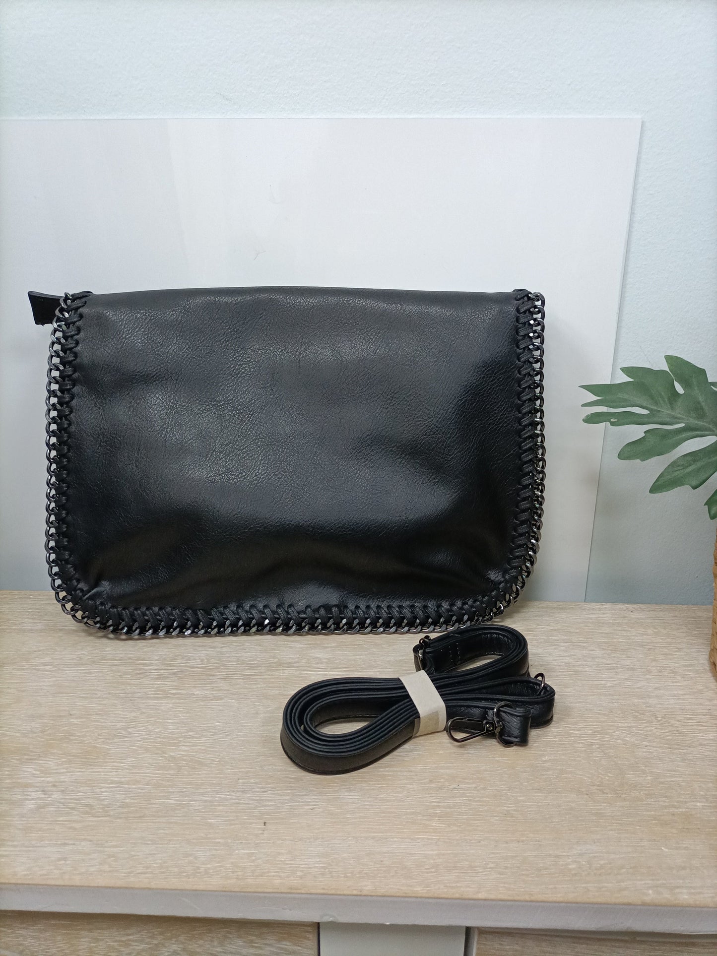 OTRAS.Bolso negro cadena T.u