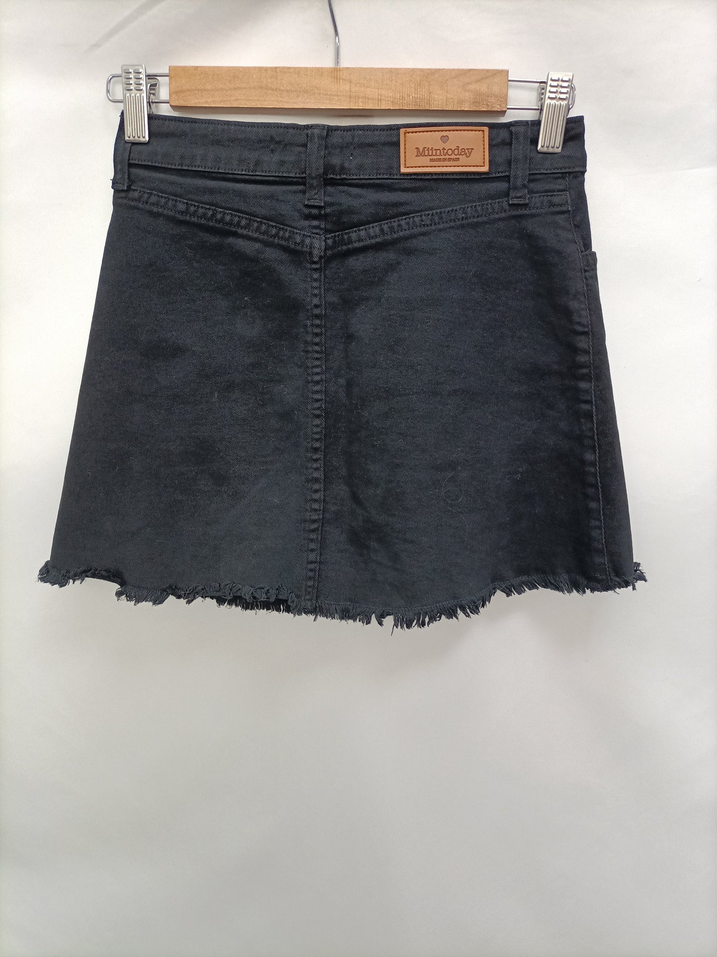 MIINTODAY. Black buttoned skirt T.xs