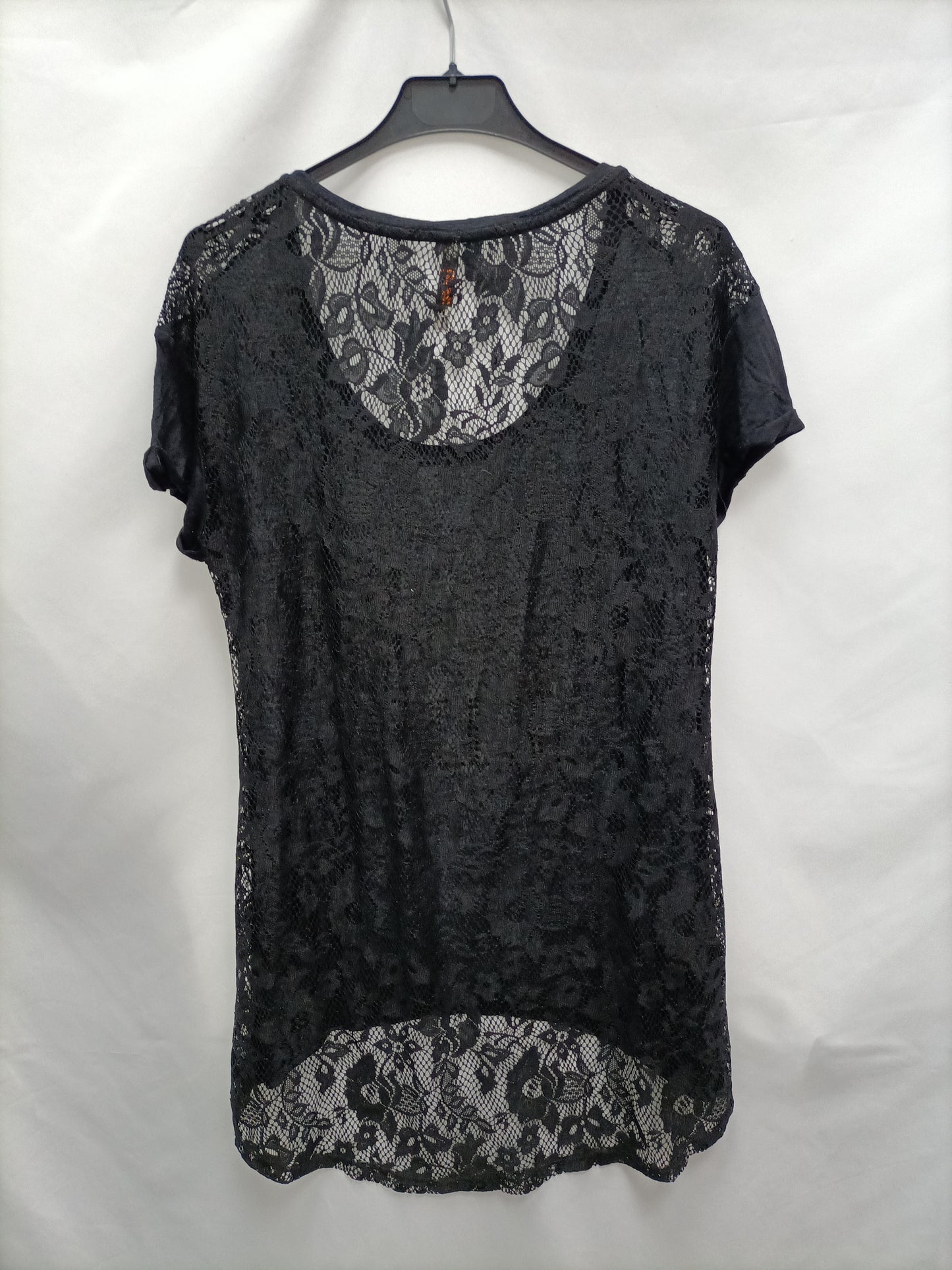 BERSHKA. Camiseta negra espalda troquelada T.l