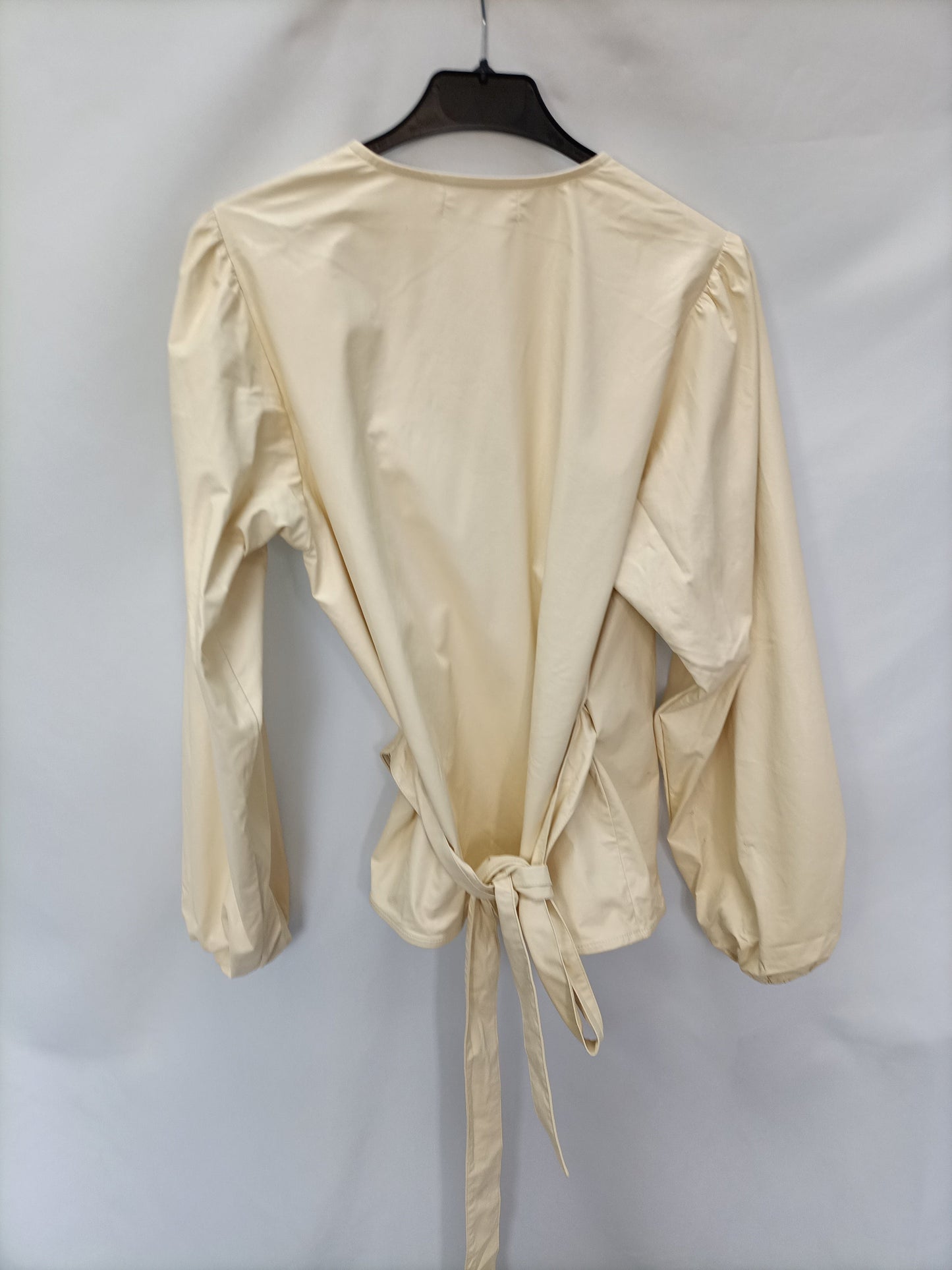 EDITED. Blusa amarillo pastel T.36