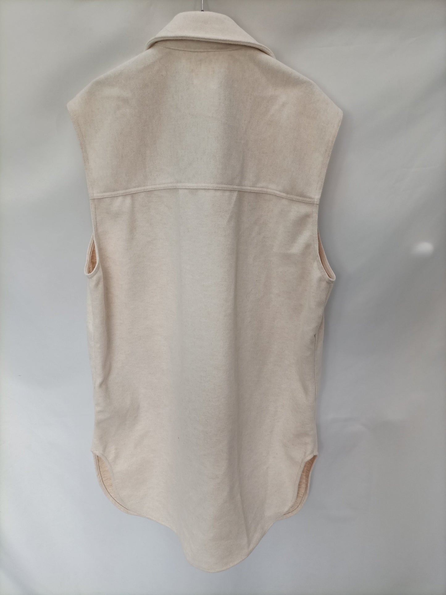 H&M. Chaleco beige frenela T.m (tara)