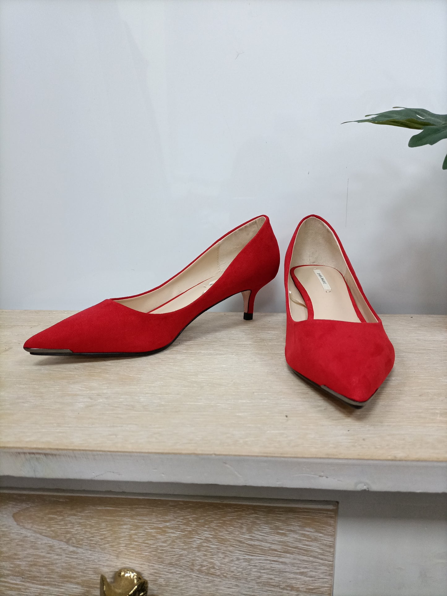 ZARA. Zapatos rojos de vestir .37