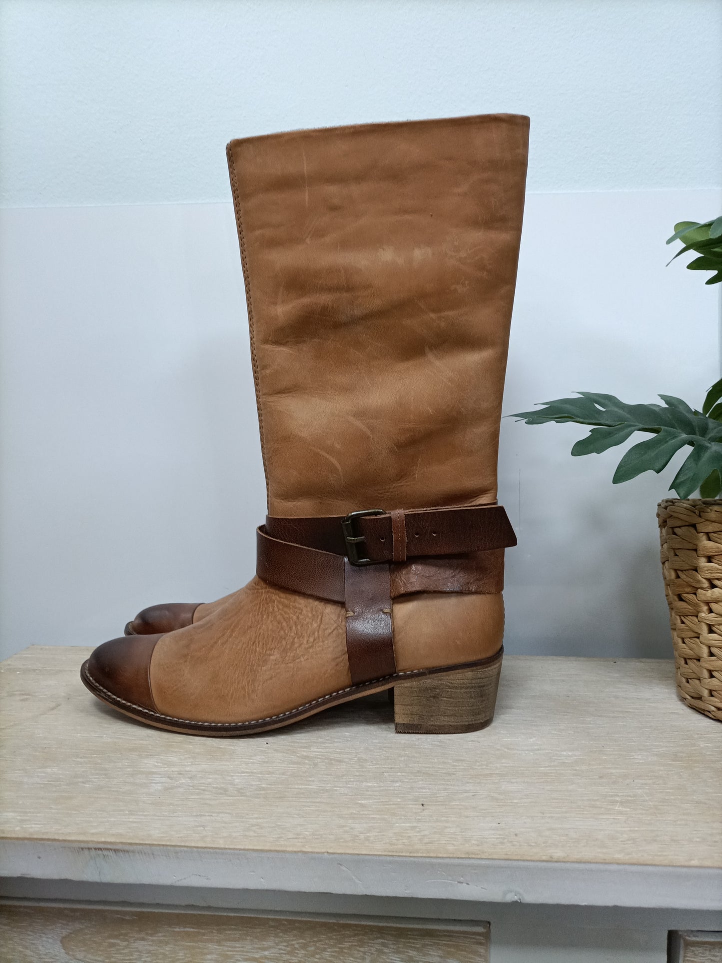 ZARA. Botas piel bicolor T.38