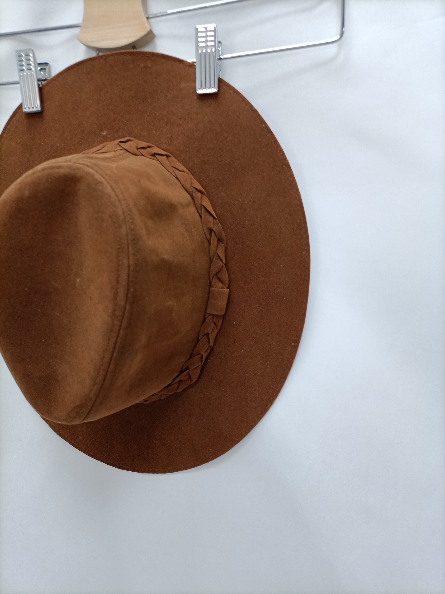 PULL&BEAR. Sombrero camel antelina T.s