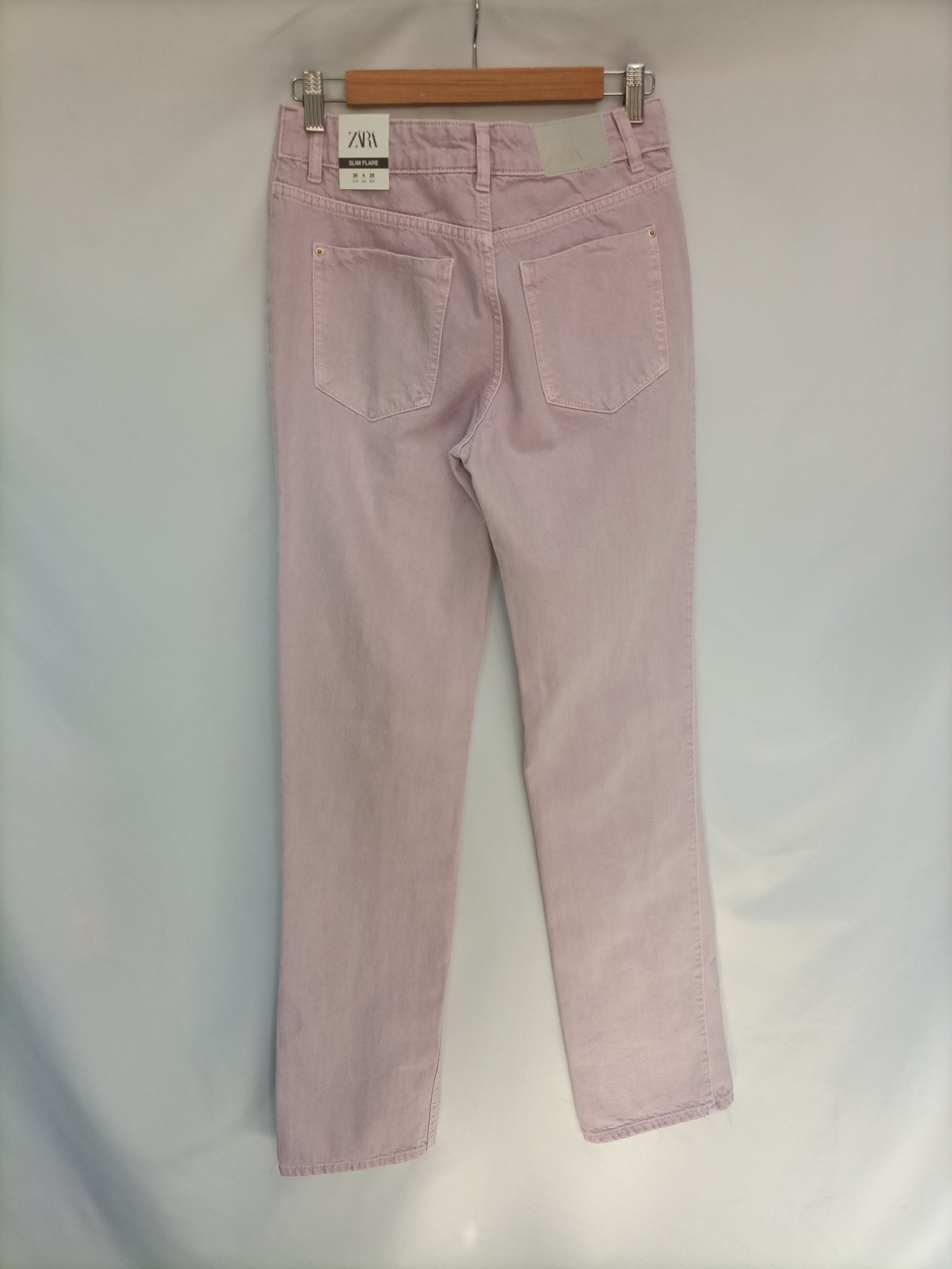 ZARA. Pantalón rosa apertura T.36