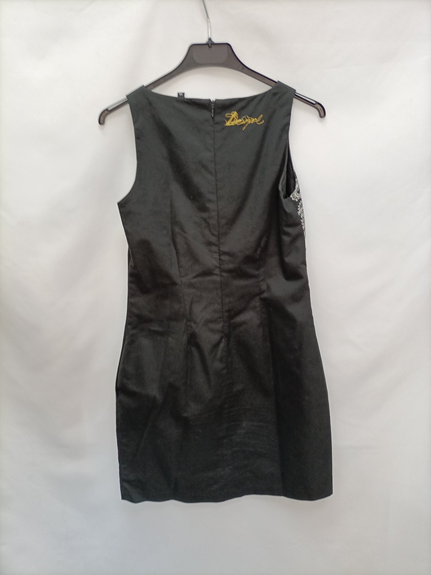 DESIGUAL. Vestido negro estampado T.36