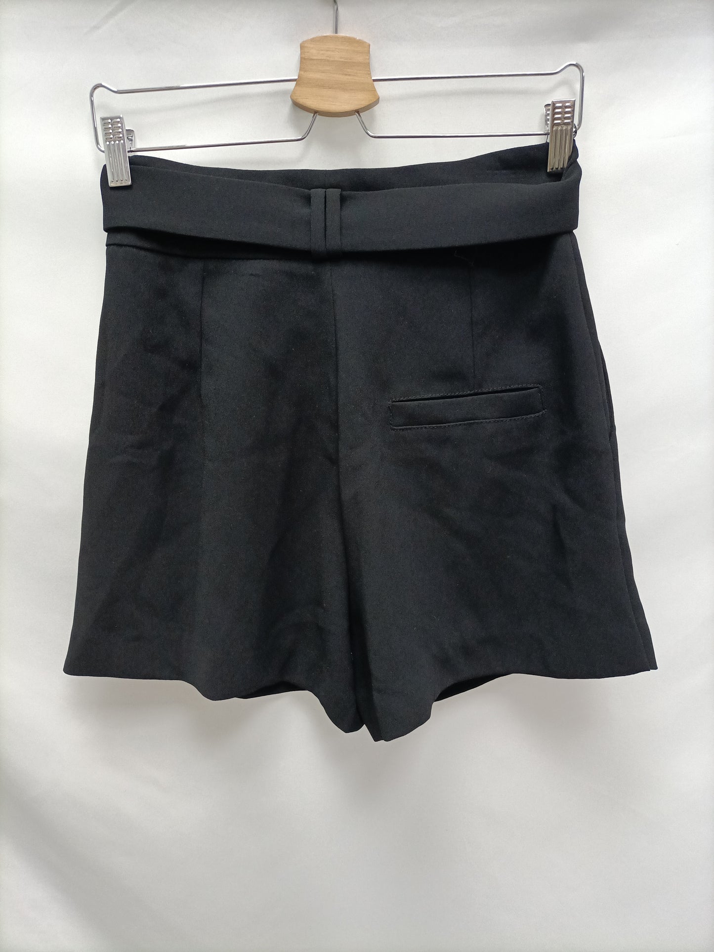 MANGO. Pantalón corto fluido T.36