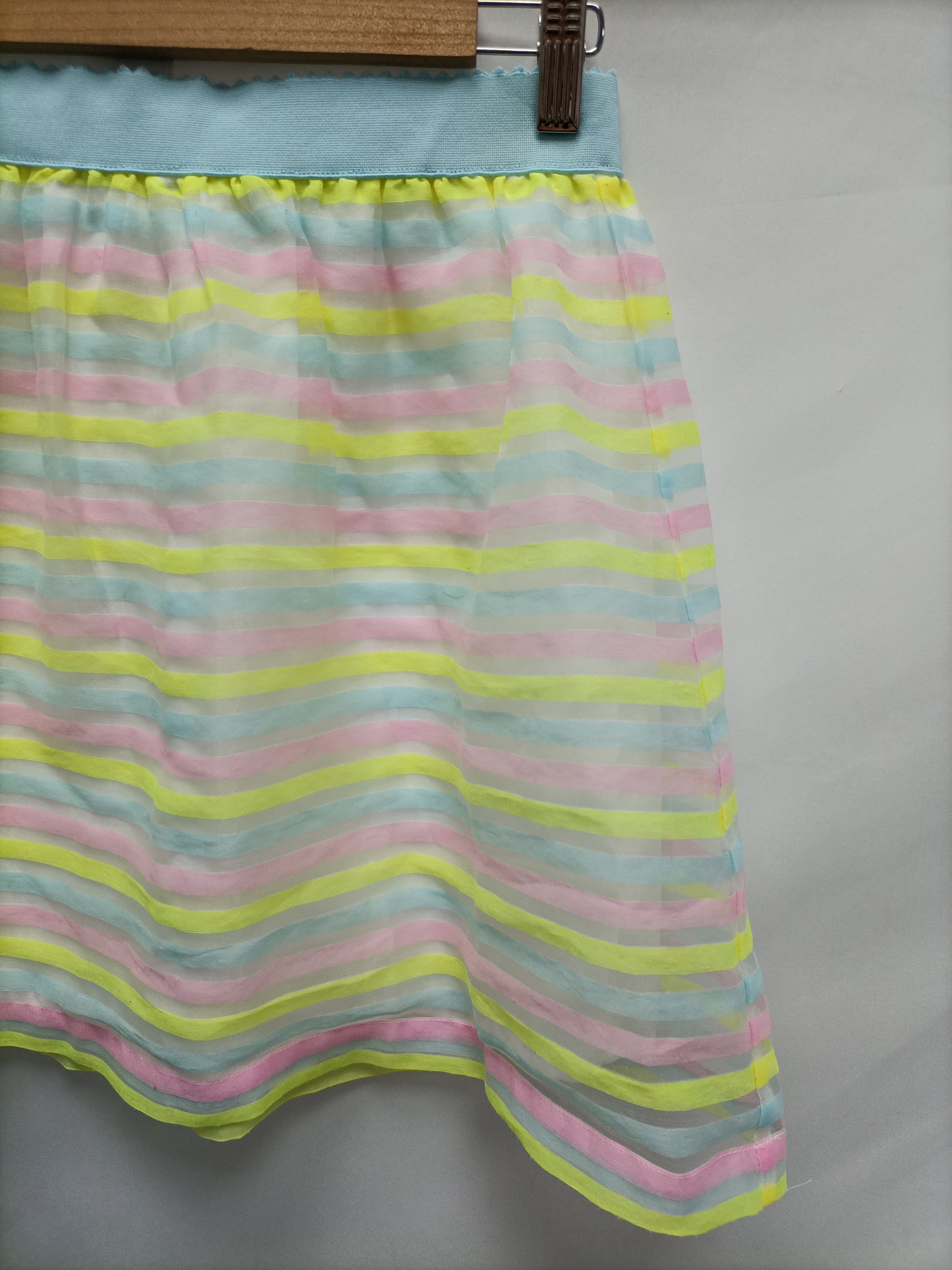 WHITE. Short striped tulle skirt size 34