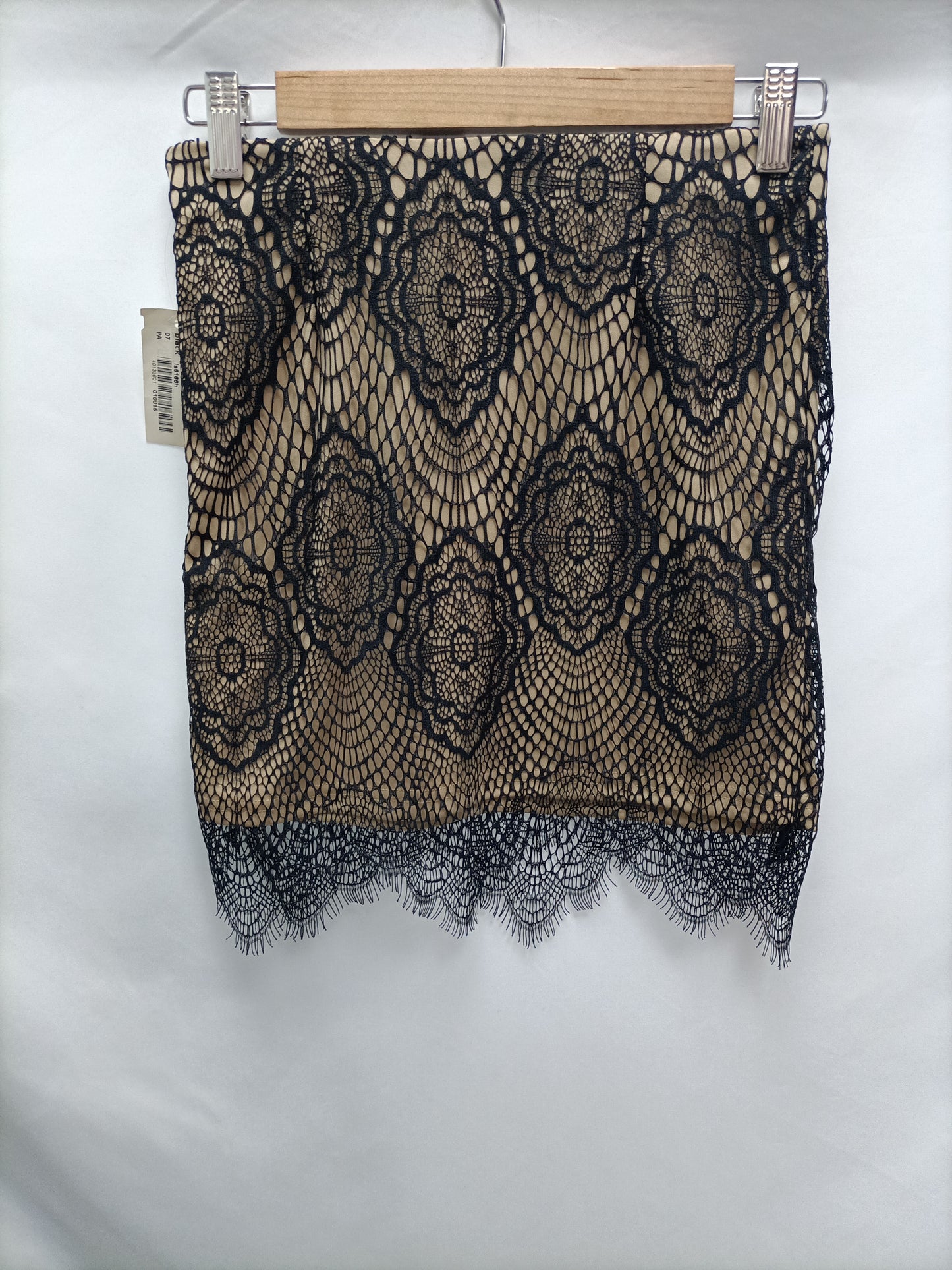 L'ATISTE. Black lace skirt Ts