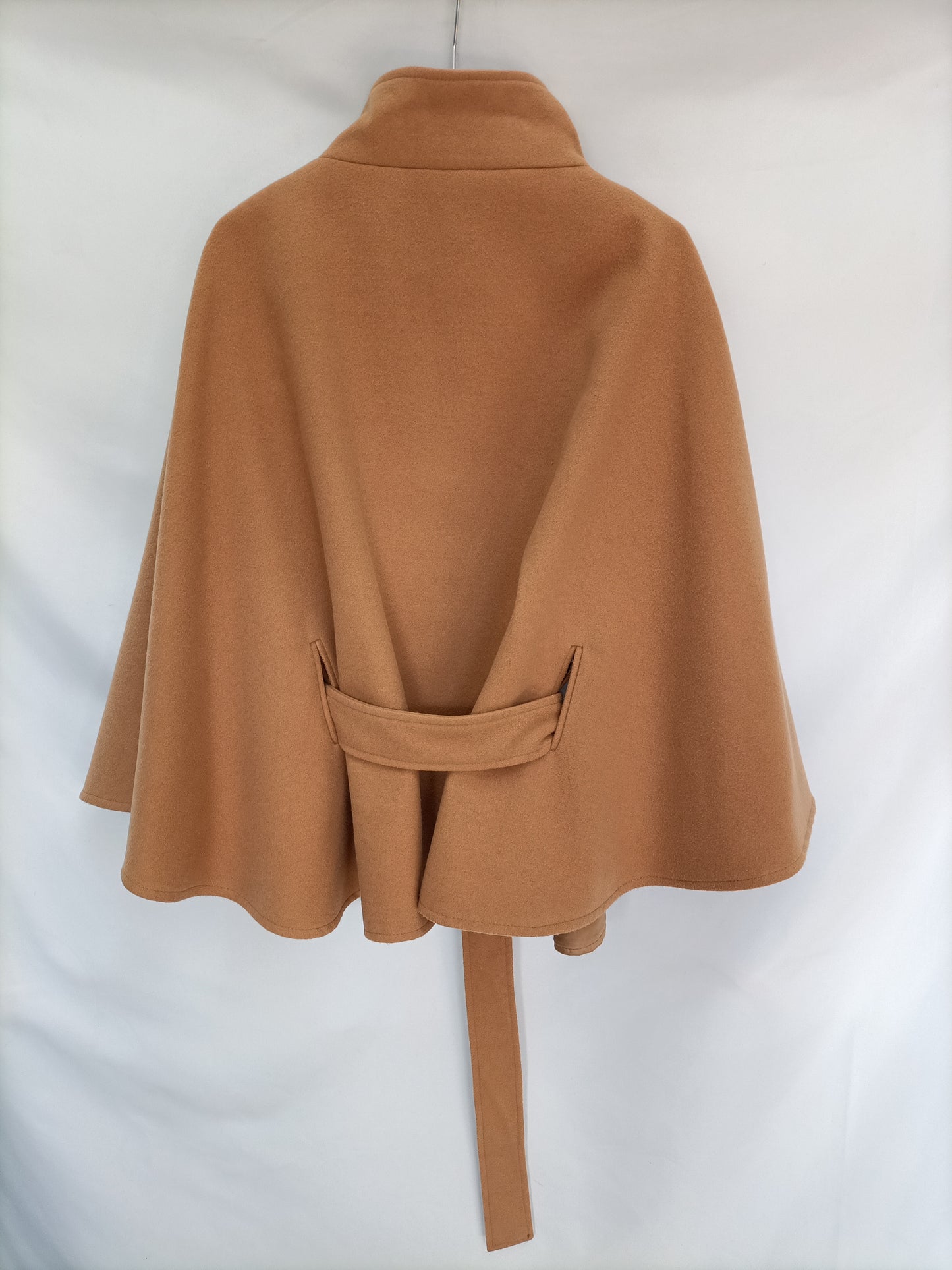 OTRAS. Poncho de paño camel T.m