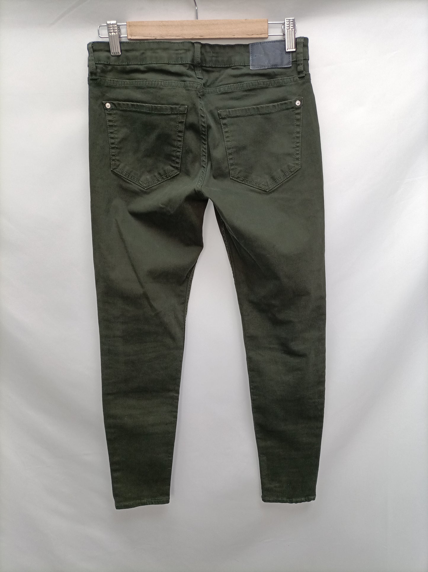 MANGO. Vaqueros verde militar