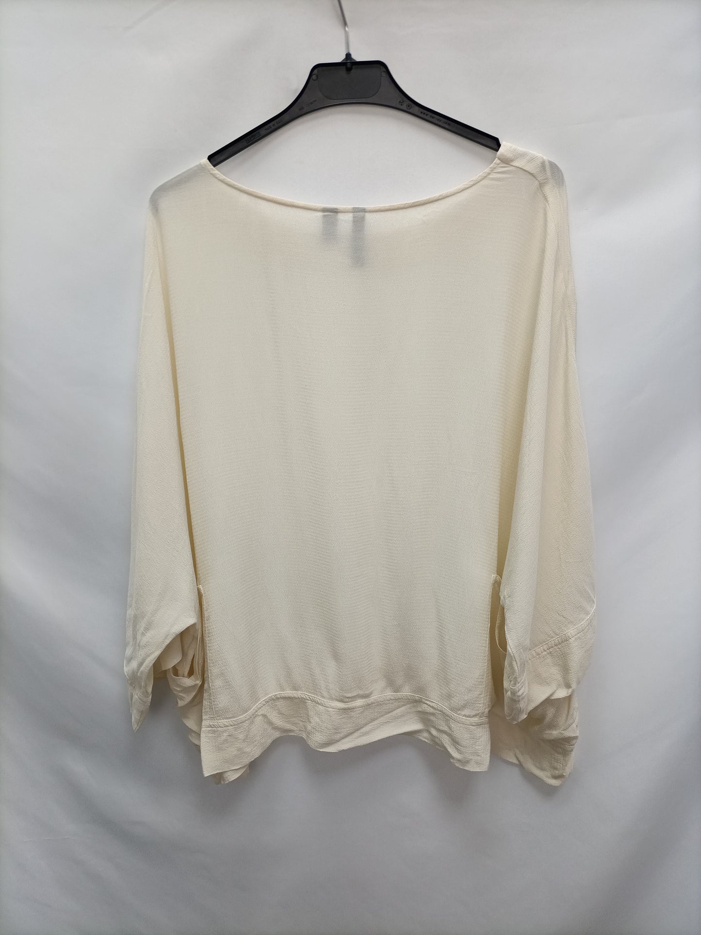 MANGO. Blusa beige fluida T.m