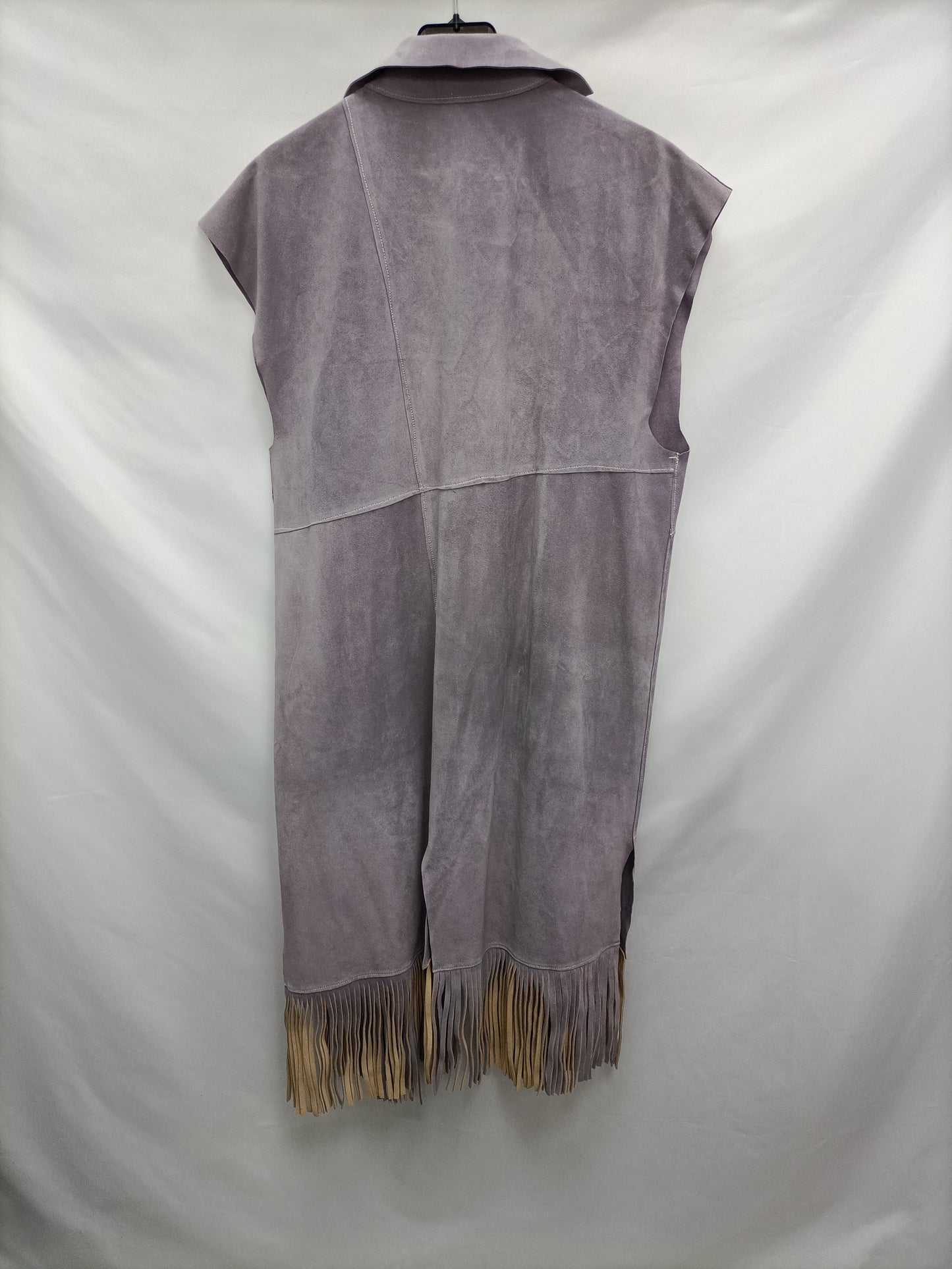 MARÍA LEÓN. Chaleco morado piel T.u