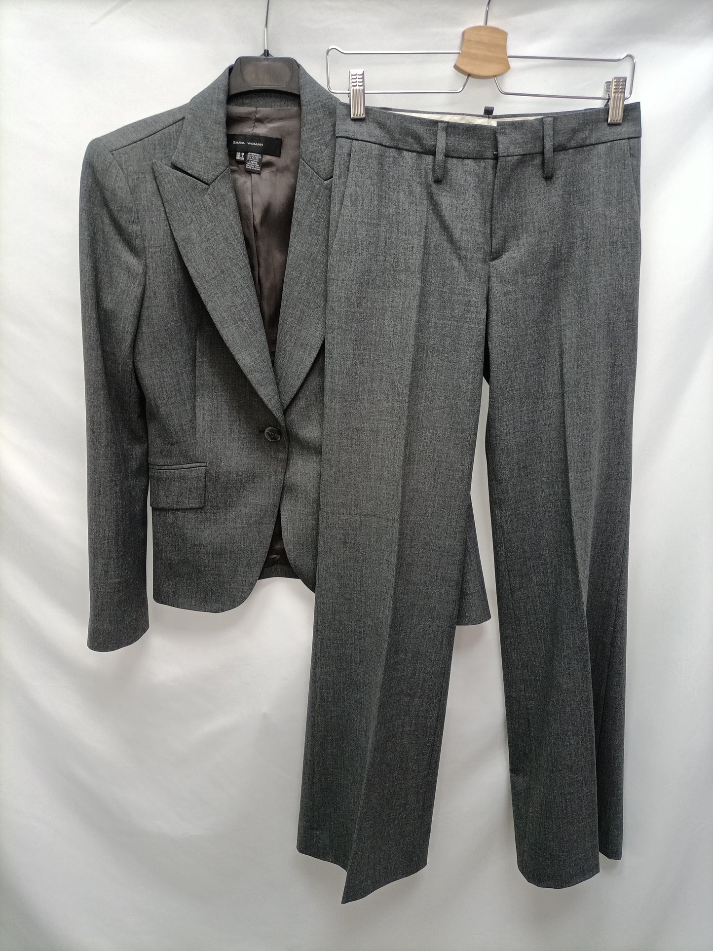 ZARA. Blazer gris traje T.36
