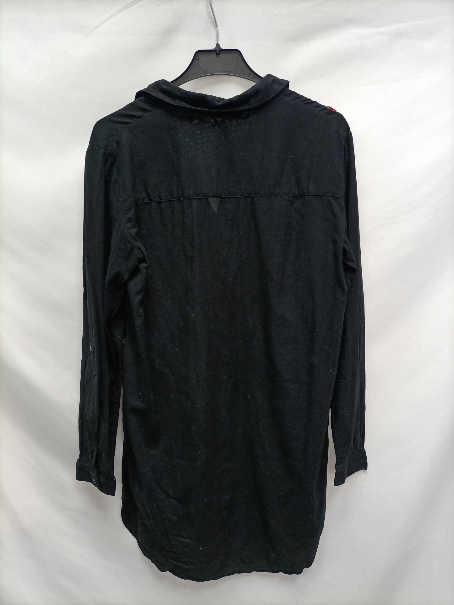 STRADIVARIUS. Vestido camisero bordado T.s