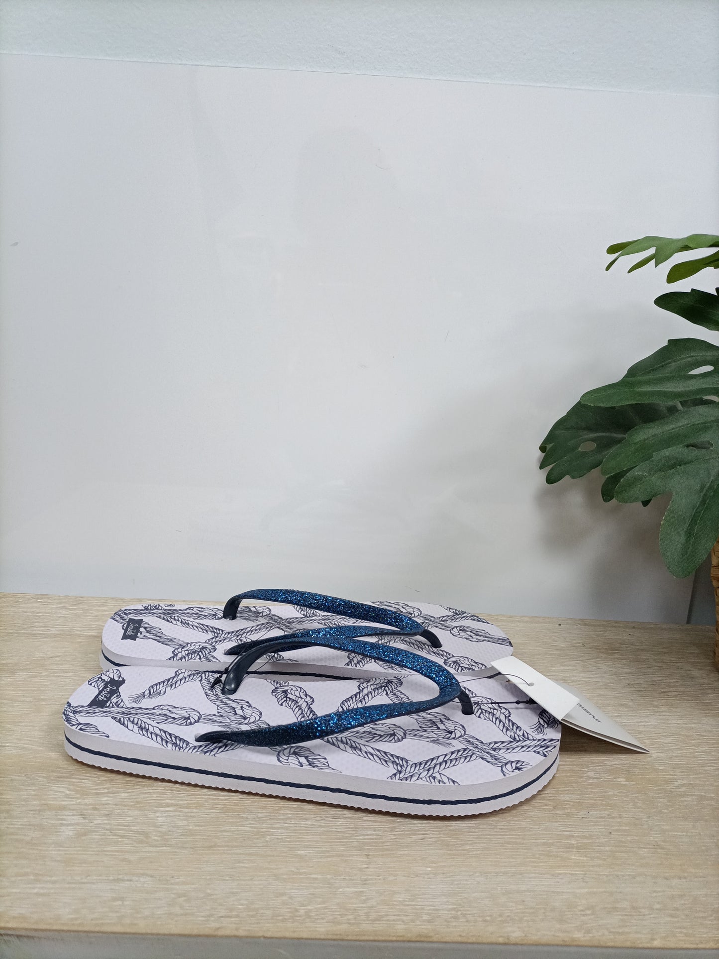 INSIDE. Chanclas blancas T.37)38