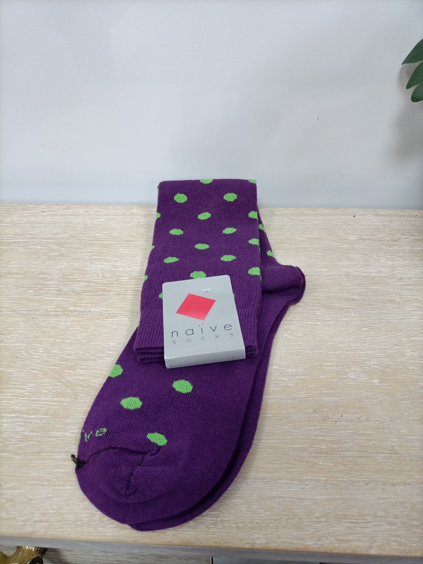 NAÏVE. Calcetín morado