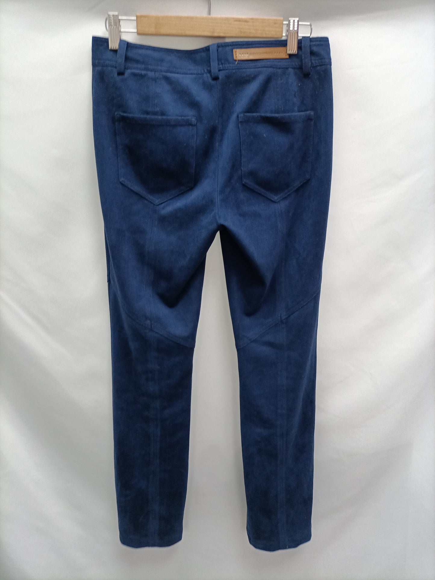 ADOLFO DOMÍNGUEZ. Pantalón antelina azul