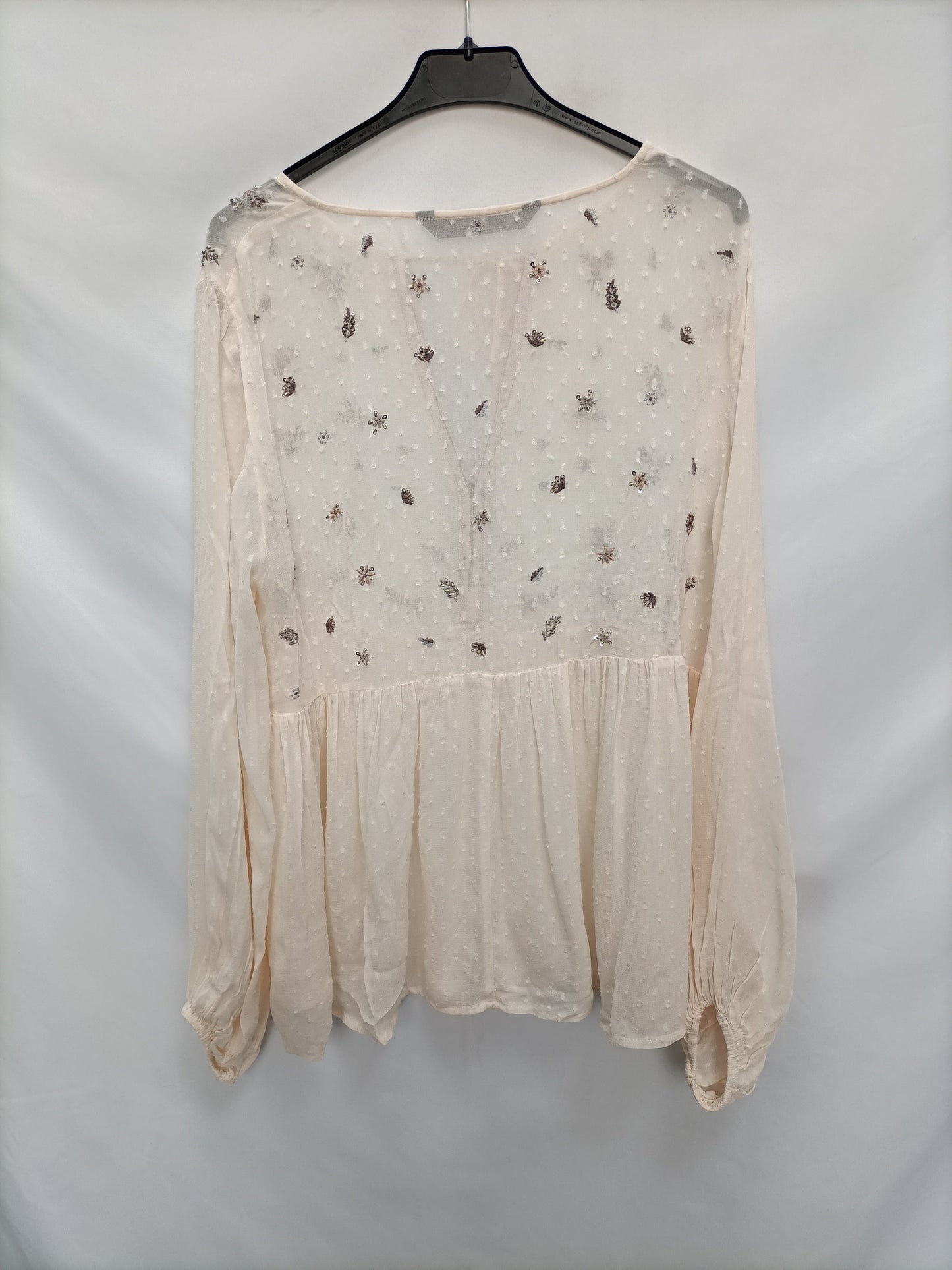 ZARA. Blusa plumeti y abalorios T.l