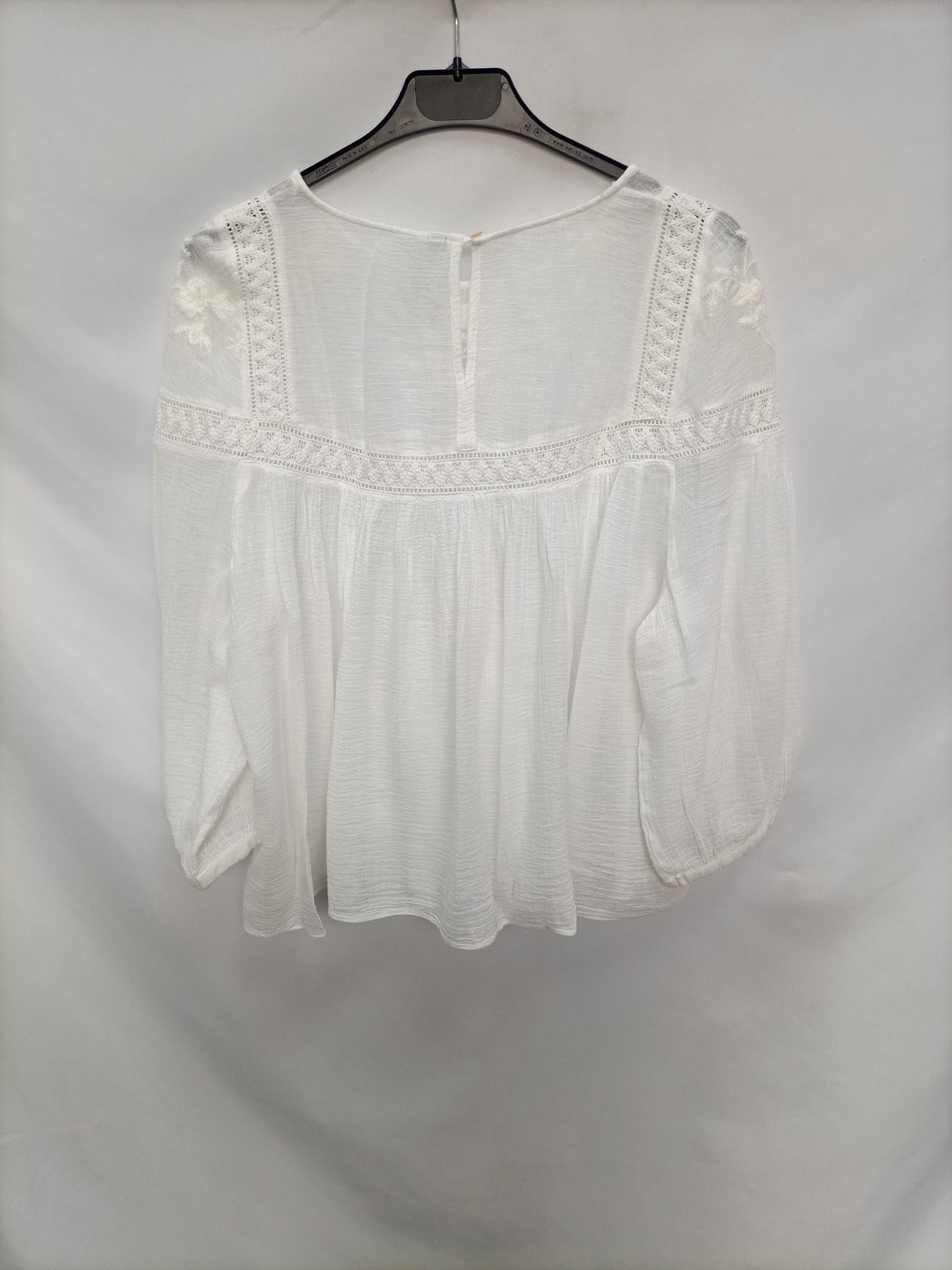 ZARA. Blusa blanca bordada T.l