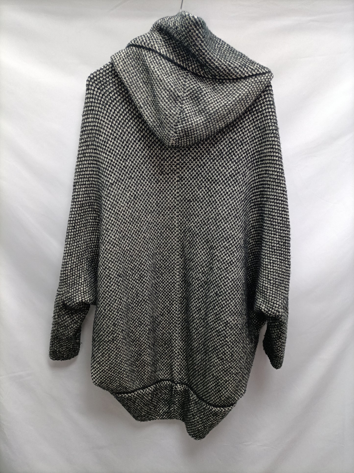 ZARA. Cárdigan gris y blanco T.s