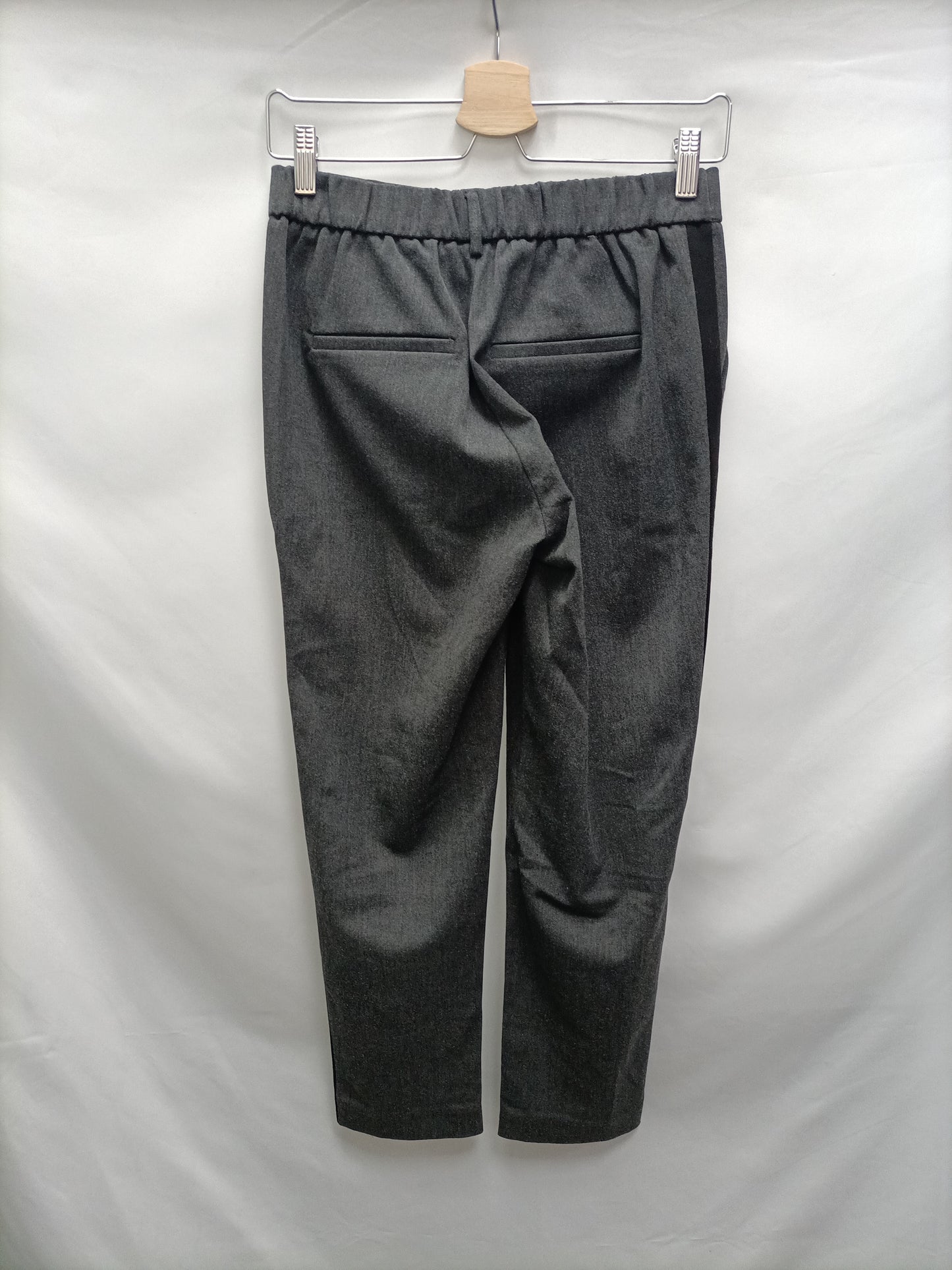 ZARA. Pantalón gris fluido T.xs