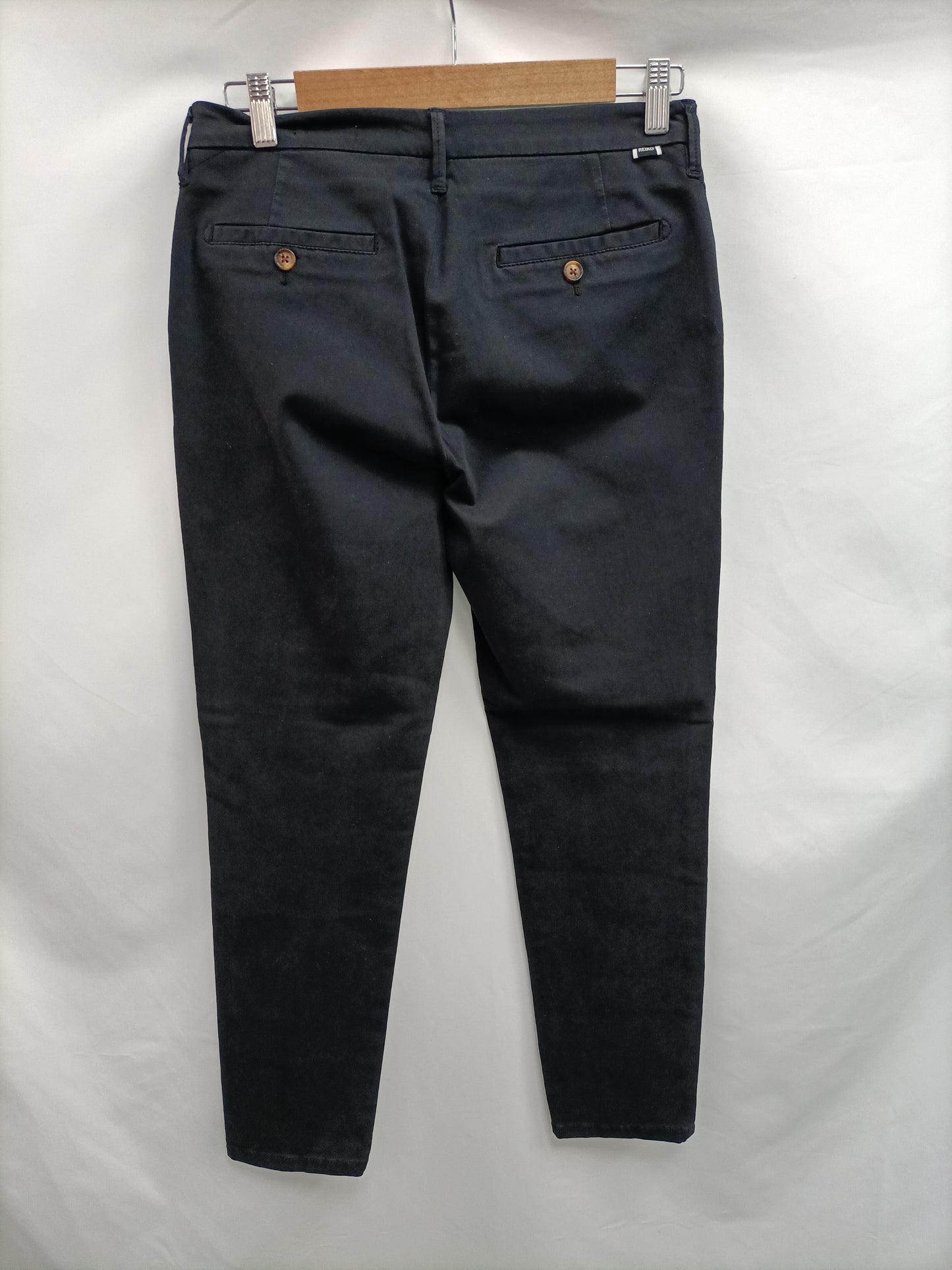 REIKO. Pantalón negro chino T.26(36)