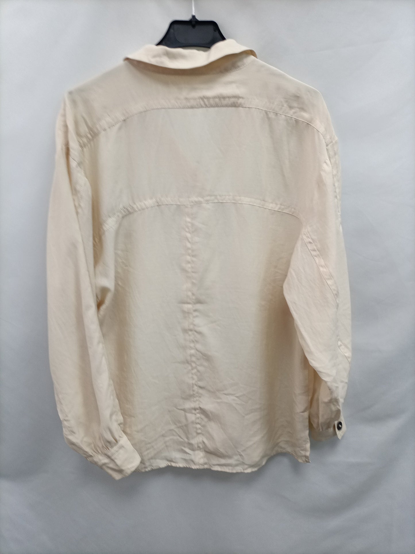 MANGO. Blusa / camisa beiges T.m