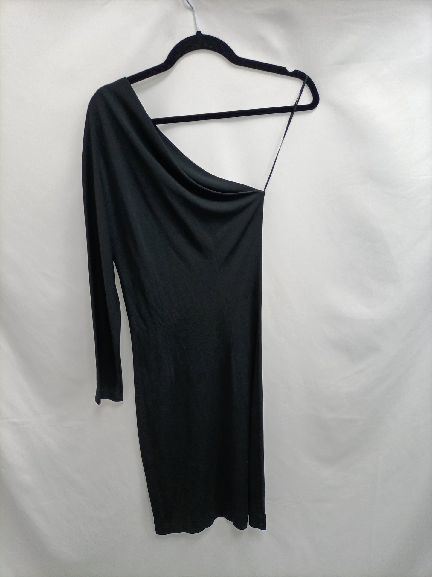 ZARA. Vestido asimétrico negro T.M
