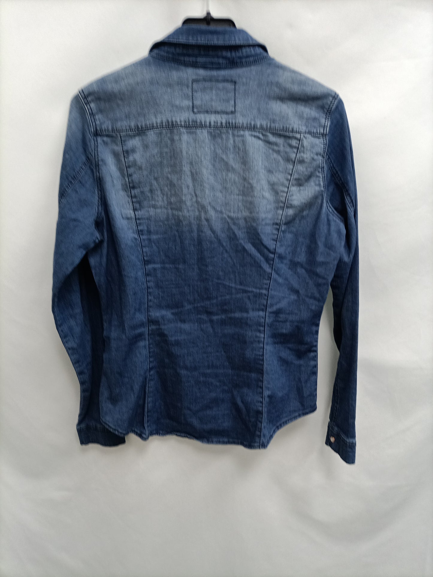 H&M. Camisa vaquera oscura T.40