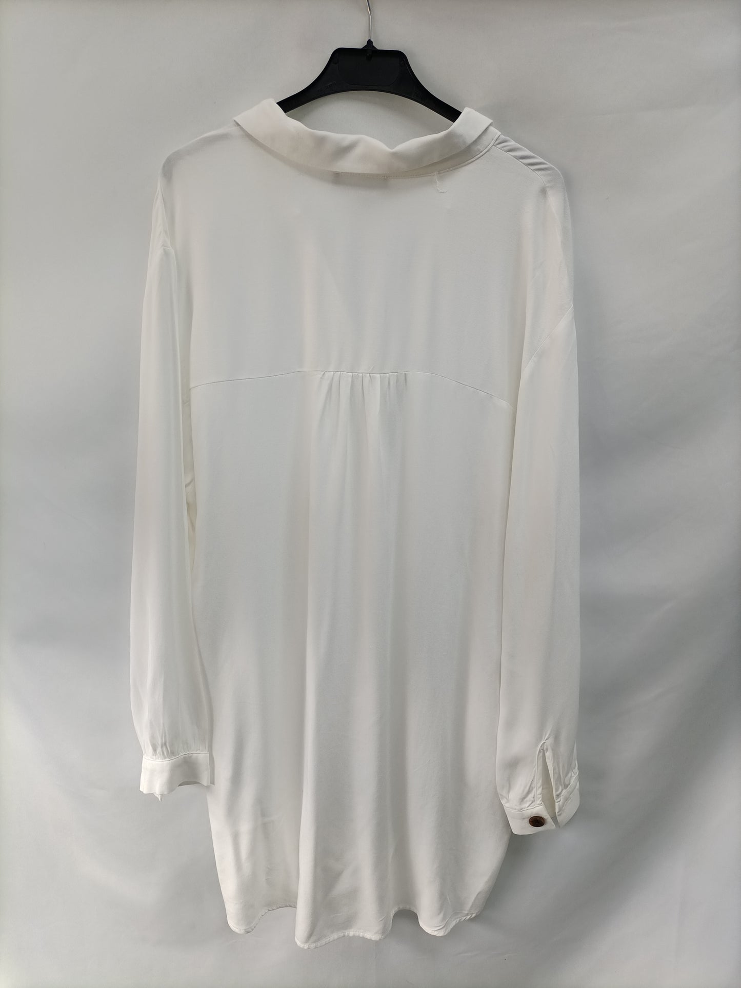 BERSHKA. Blusa/vestido blanco T.L