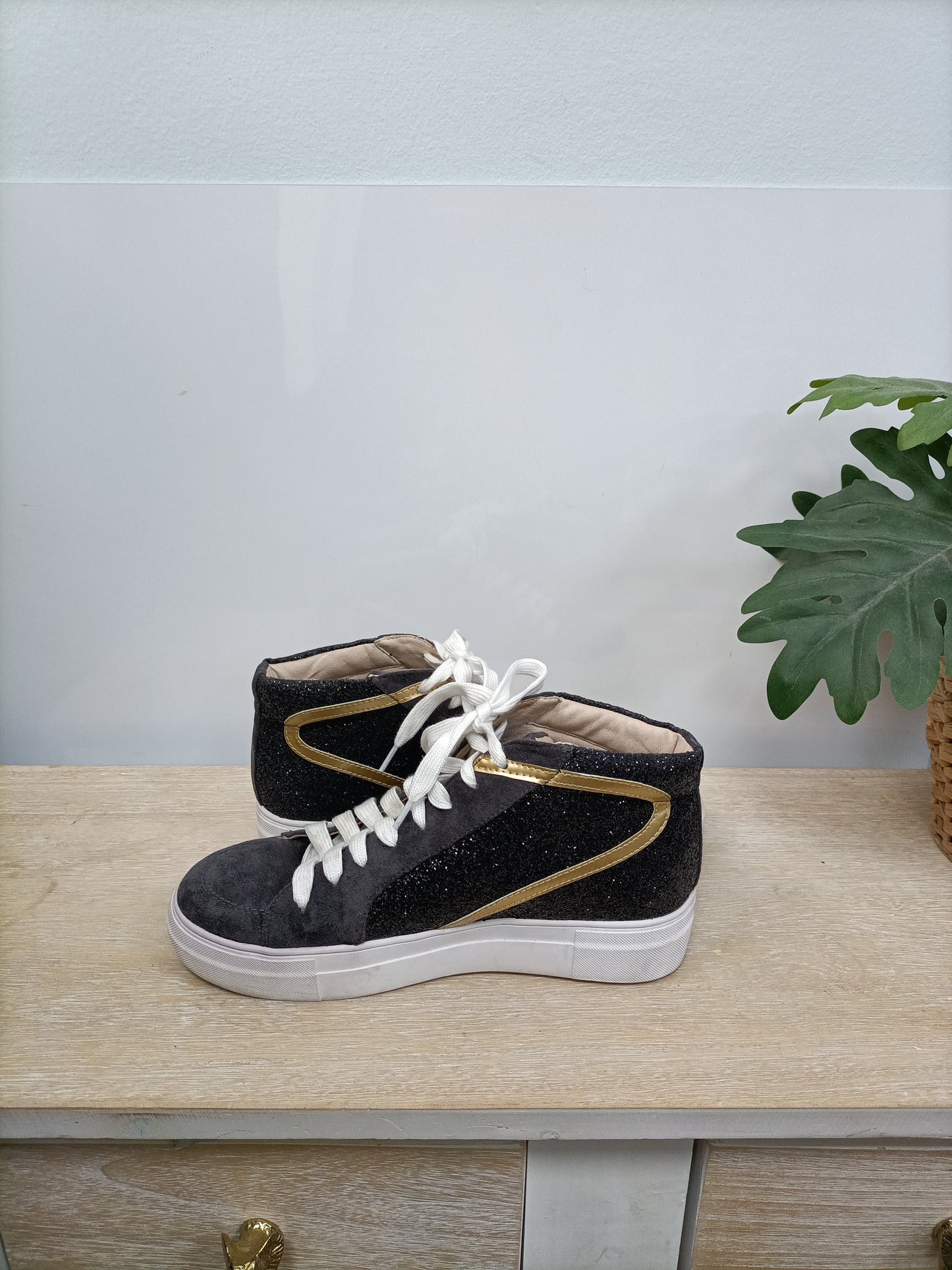 MIM SHOES. Zapatillas botita T.39