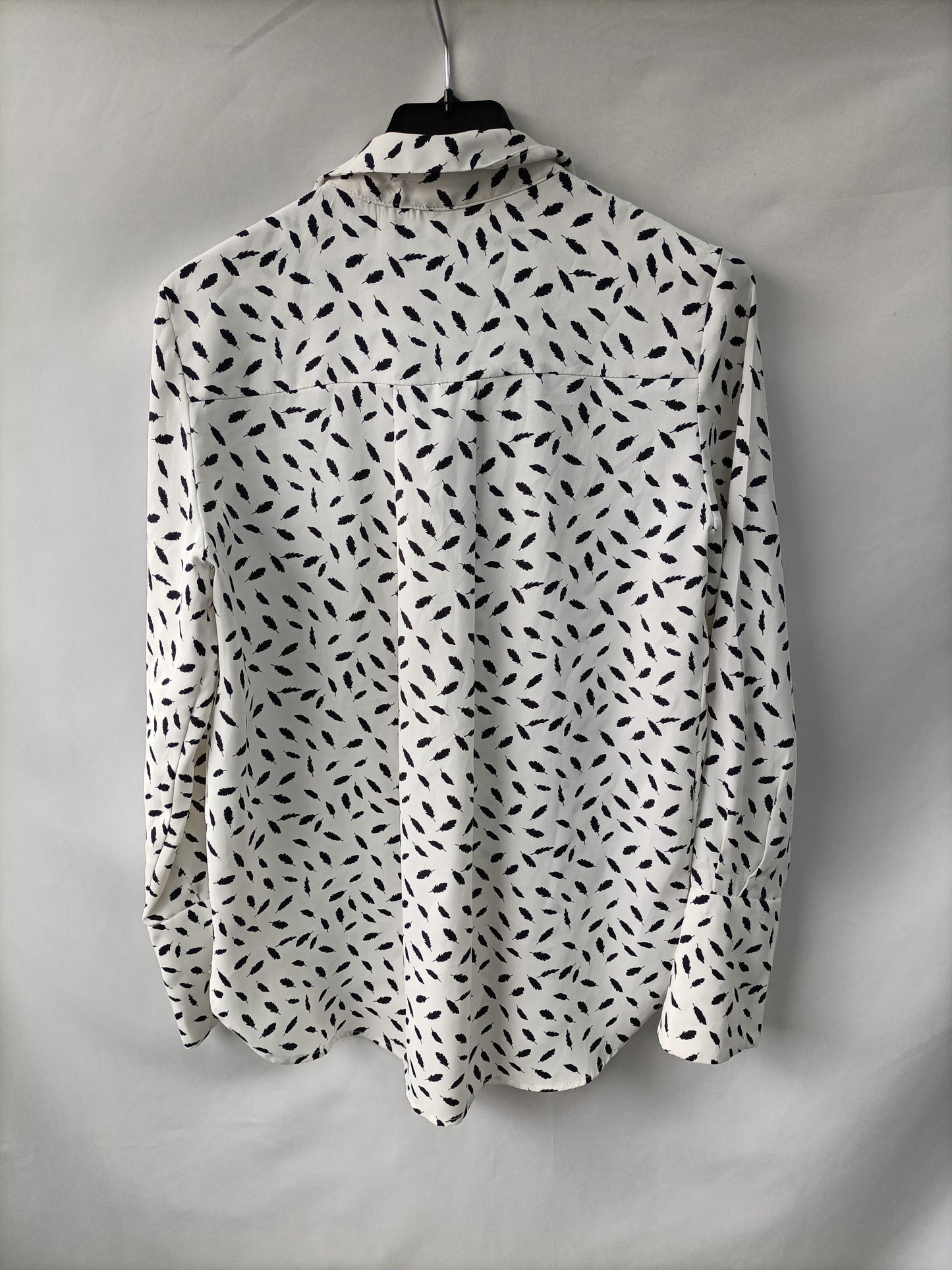 MANGO. Blusa blanca plumas T.xs