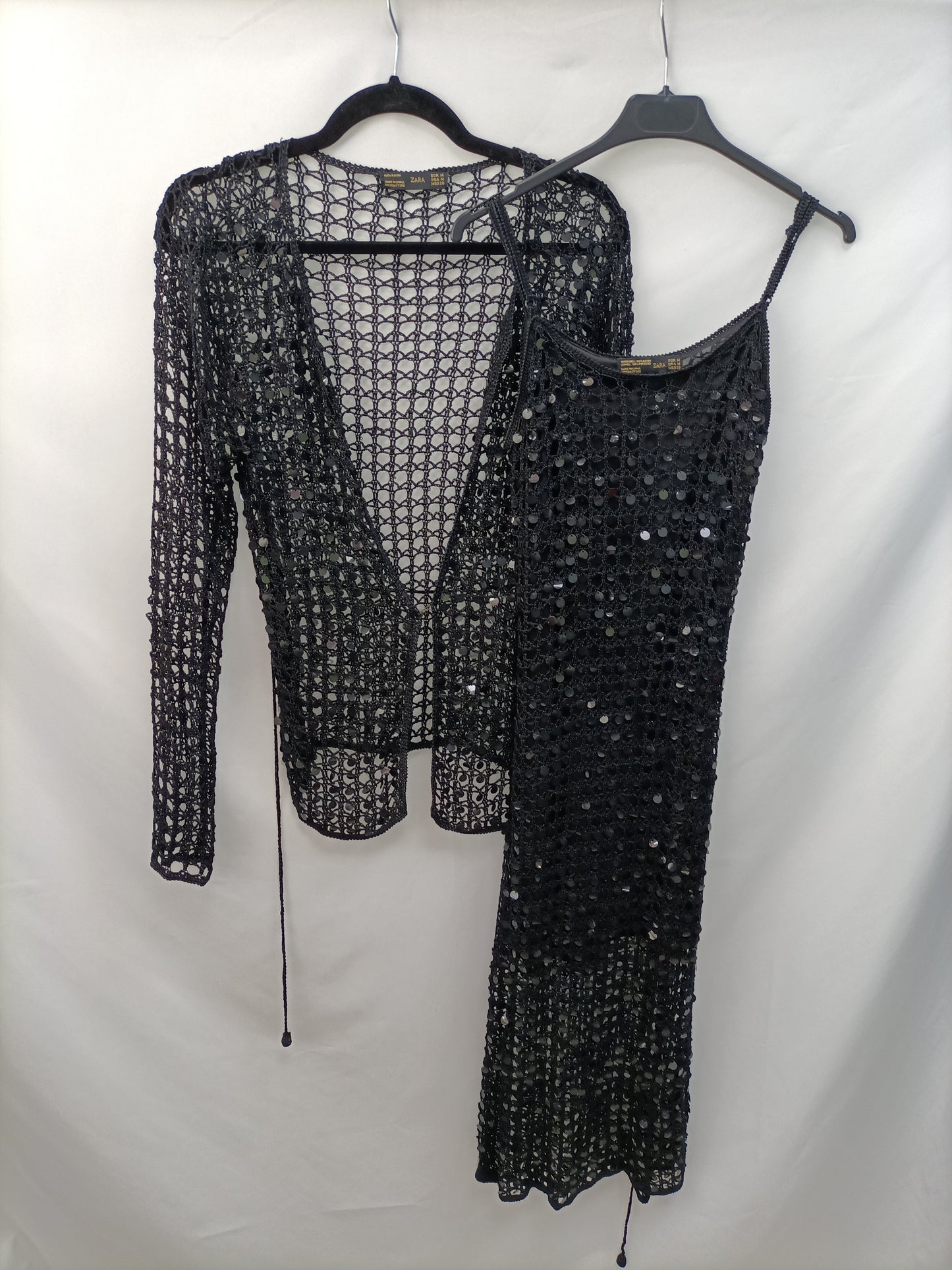 ZARA. Rebeca negra croché T.m